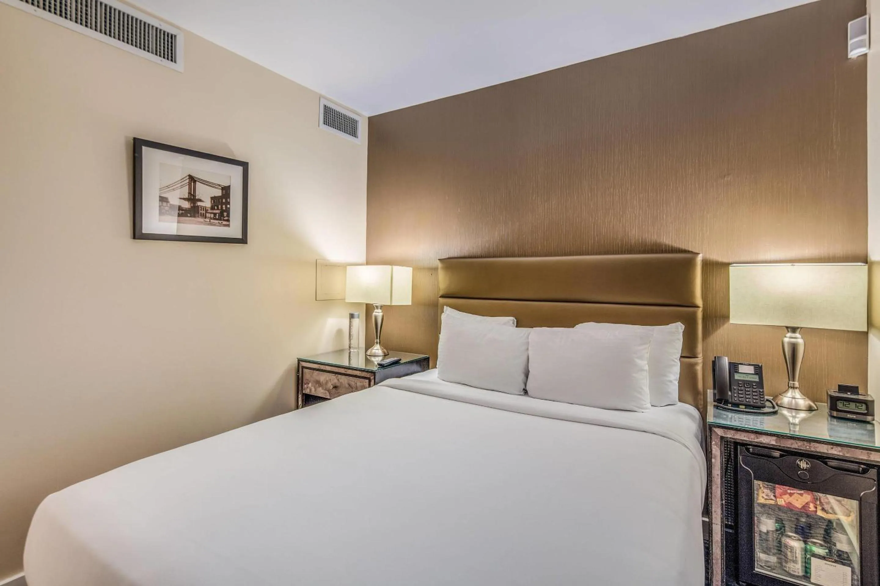 Bedroom, Bed in The Historic Blue Angel Hotel Lexington Ave, an Ascend Collection