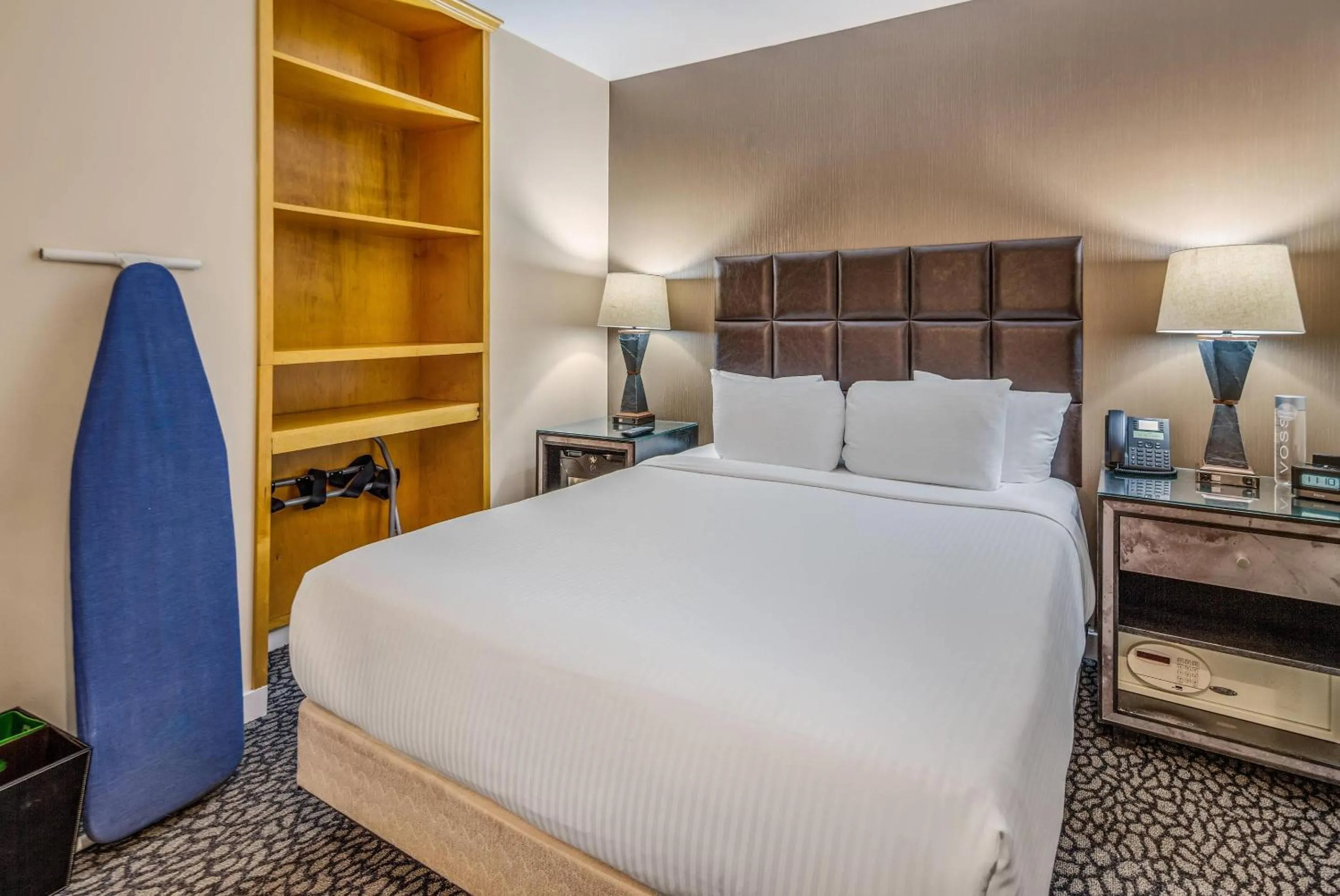 Bedroom, Bed in The Historic Blue Angel Hotel Lexington Ave, an Ascend Collection