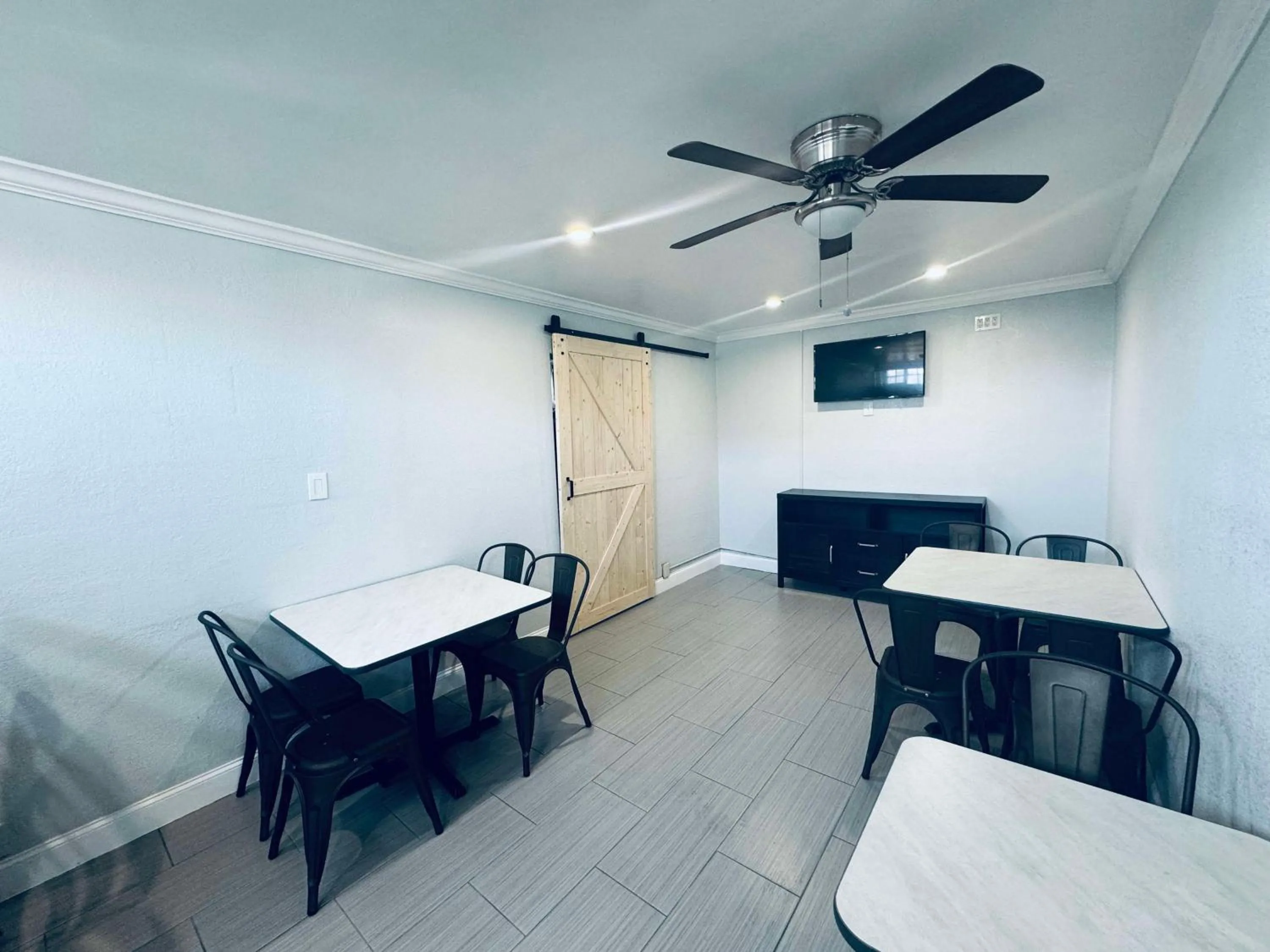 Breakfast in SureStay by Best Western Fresno Central