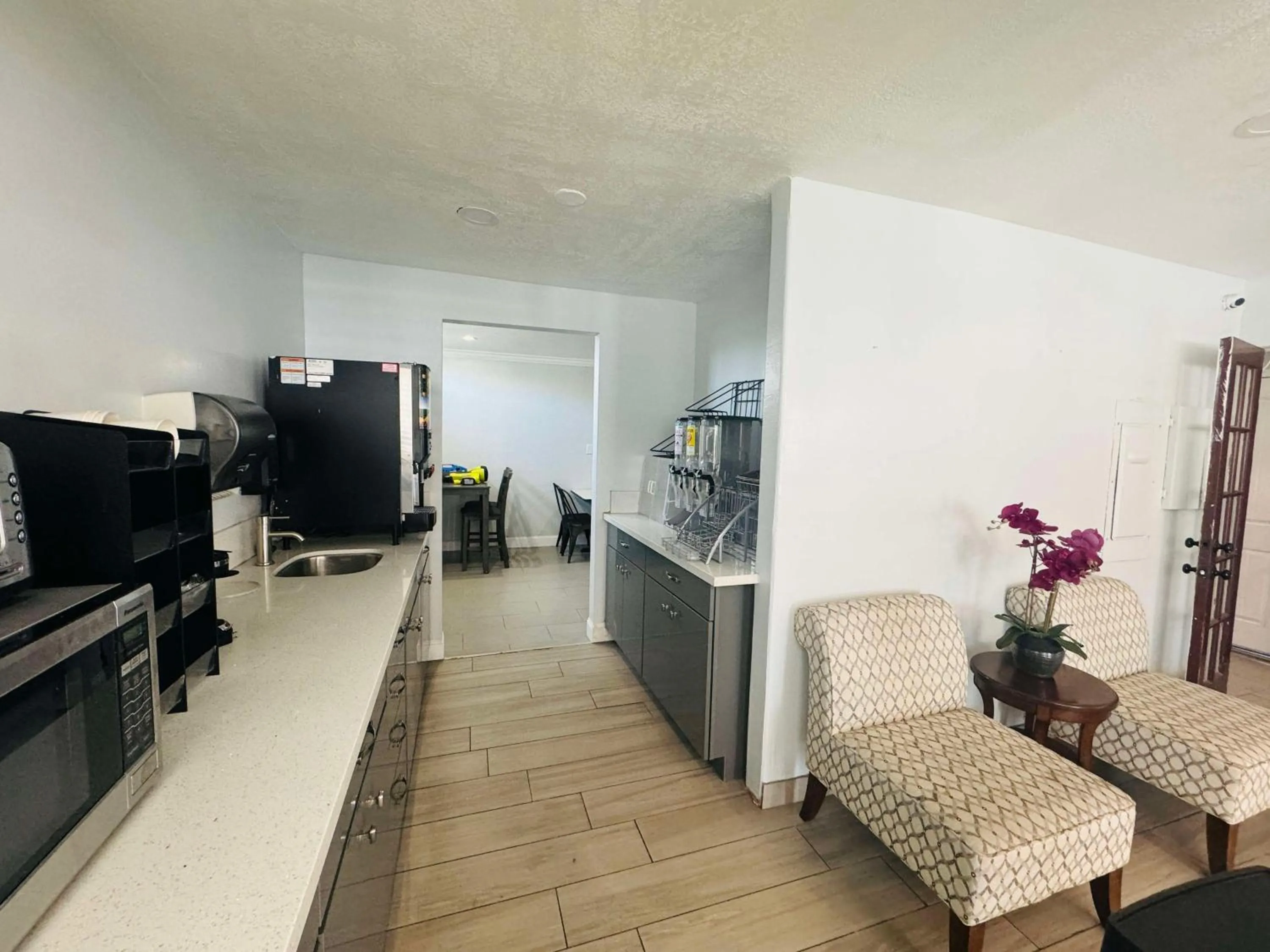 Breakfast in SureStay by Best Western Fresno Central