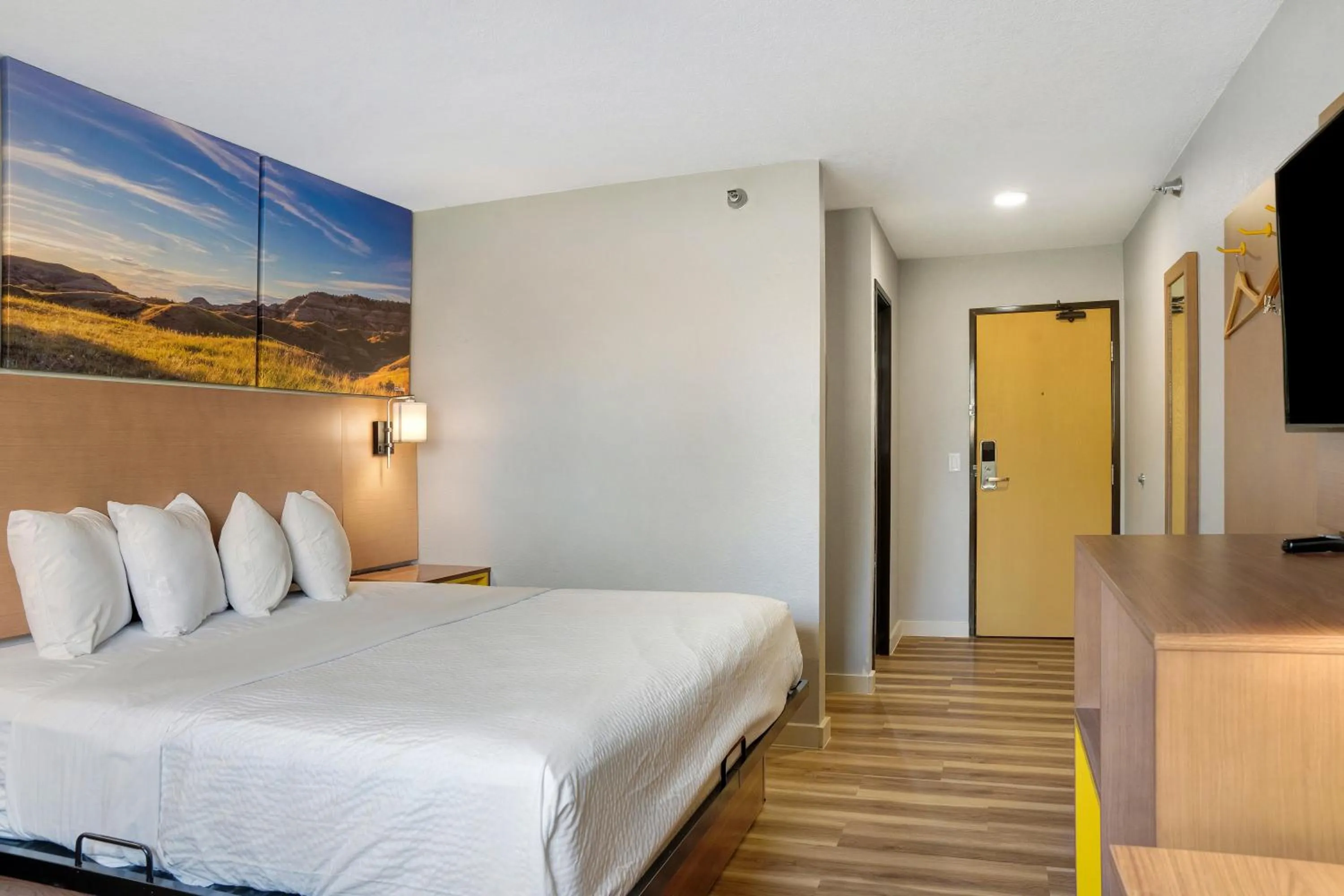 Bedroom, Bed in Days Inn by Wyndham Omaha - West Dodge