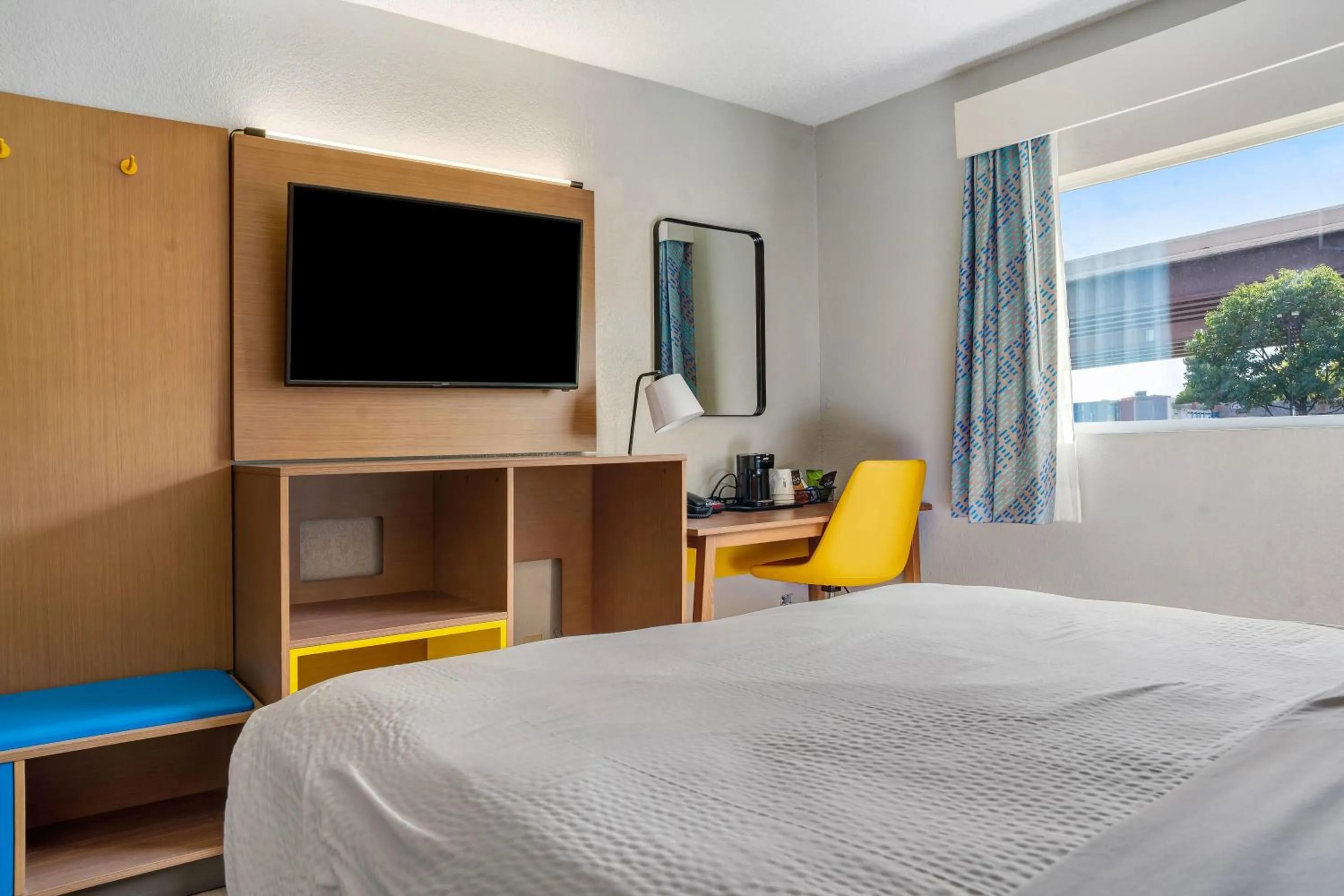 Photo of the whole room, Bed in Days Inn by Wyndham Omaha - West Dodge