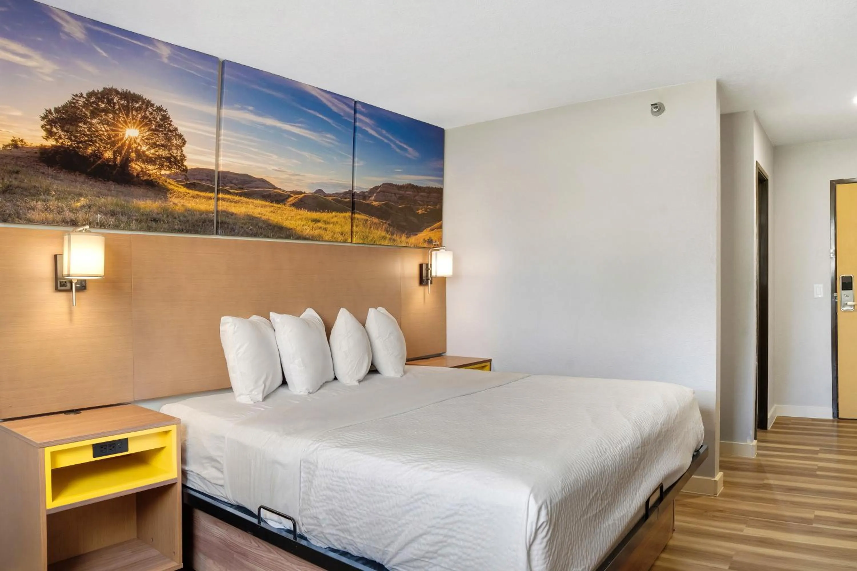 Bedroom, Bed in Days Inn by Wyndham Omaha - West Dodge