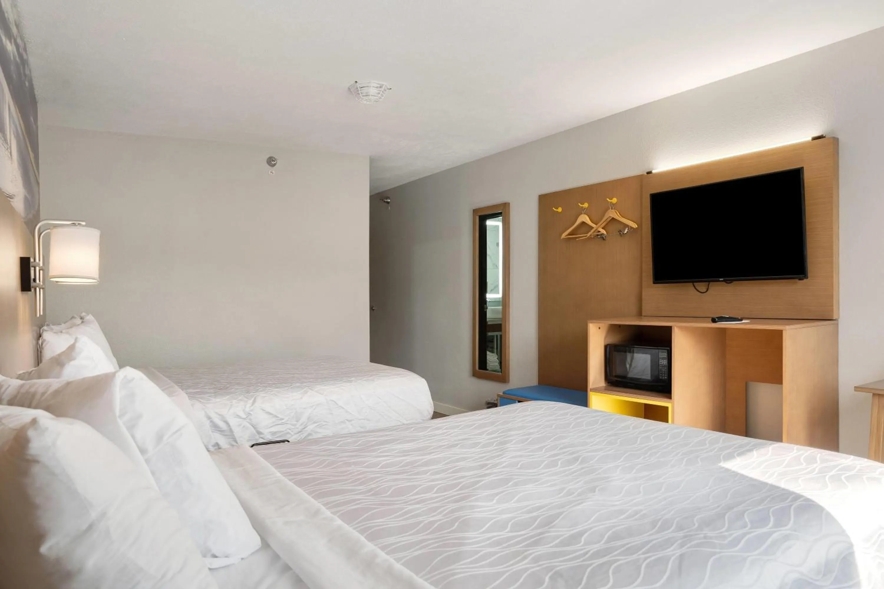 Photo of the whole room, Bed in Days Inn by Wyndham Omaha - West Dodge