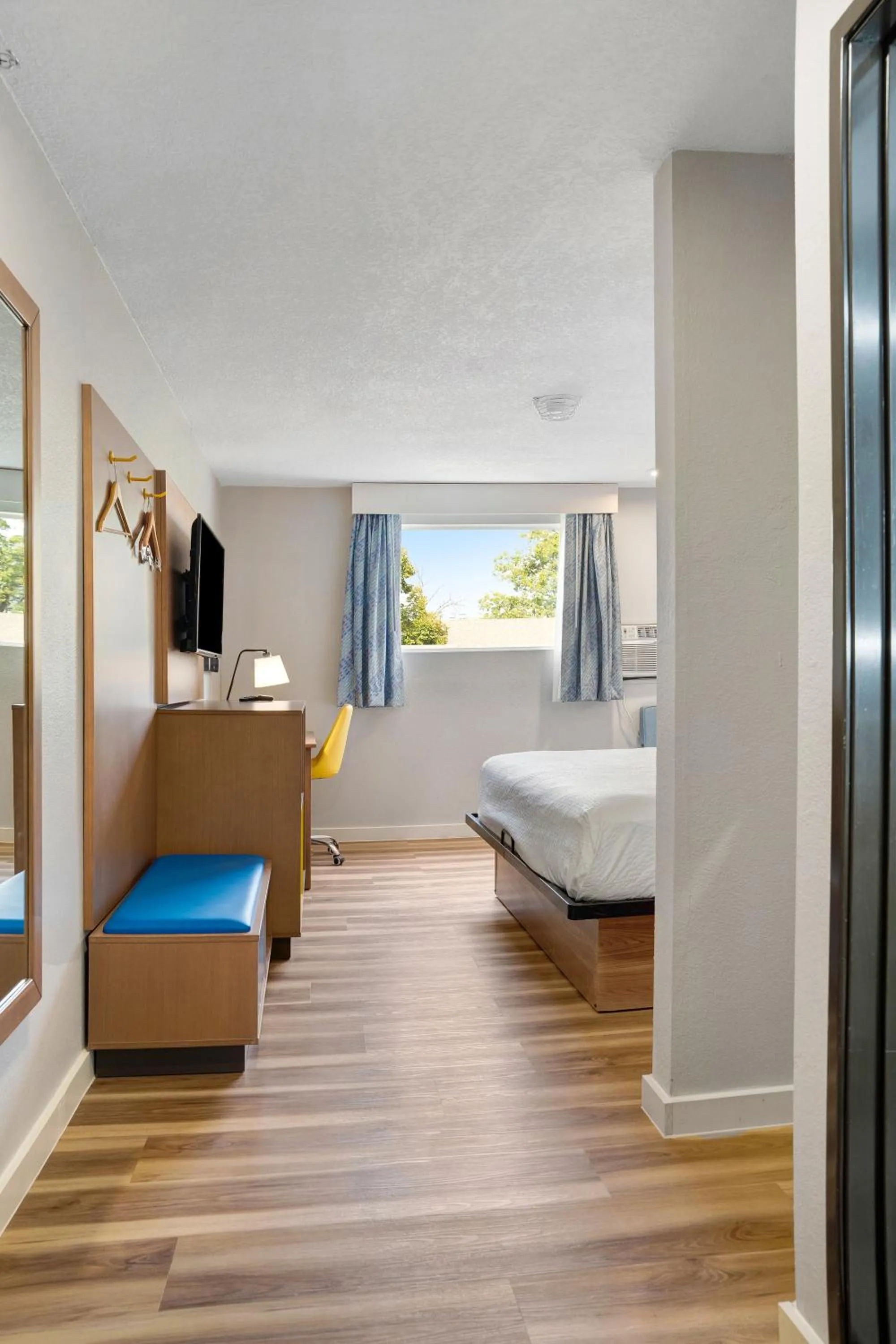 Bedroom, Bed in Days Inn by Wyndham Omaha - West Dodge