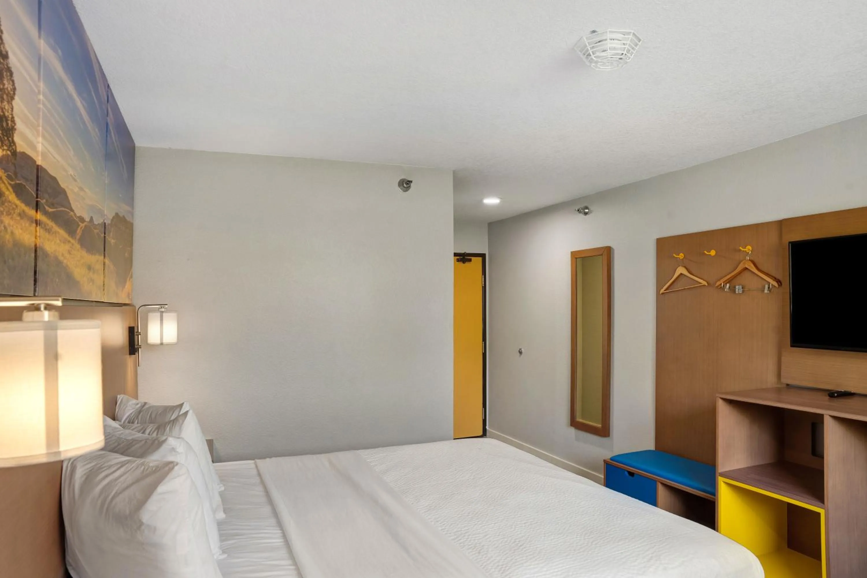 Bedroom, Bed in Days Inn by Wyndham Omaha - West Dodge