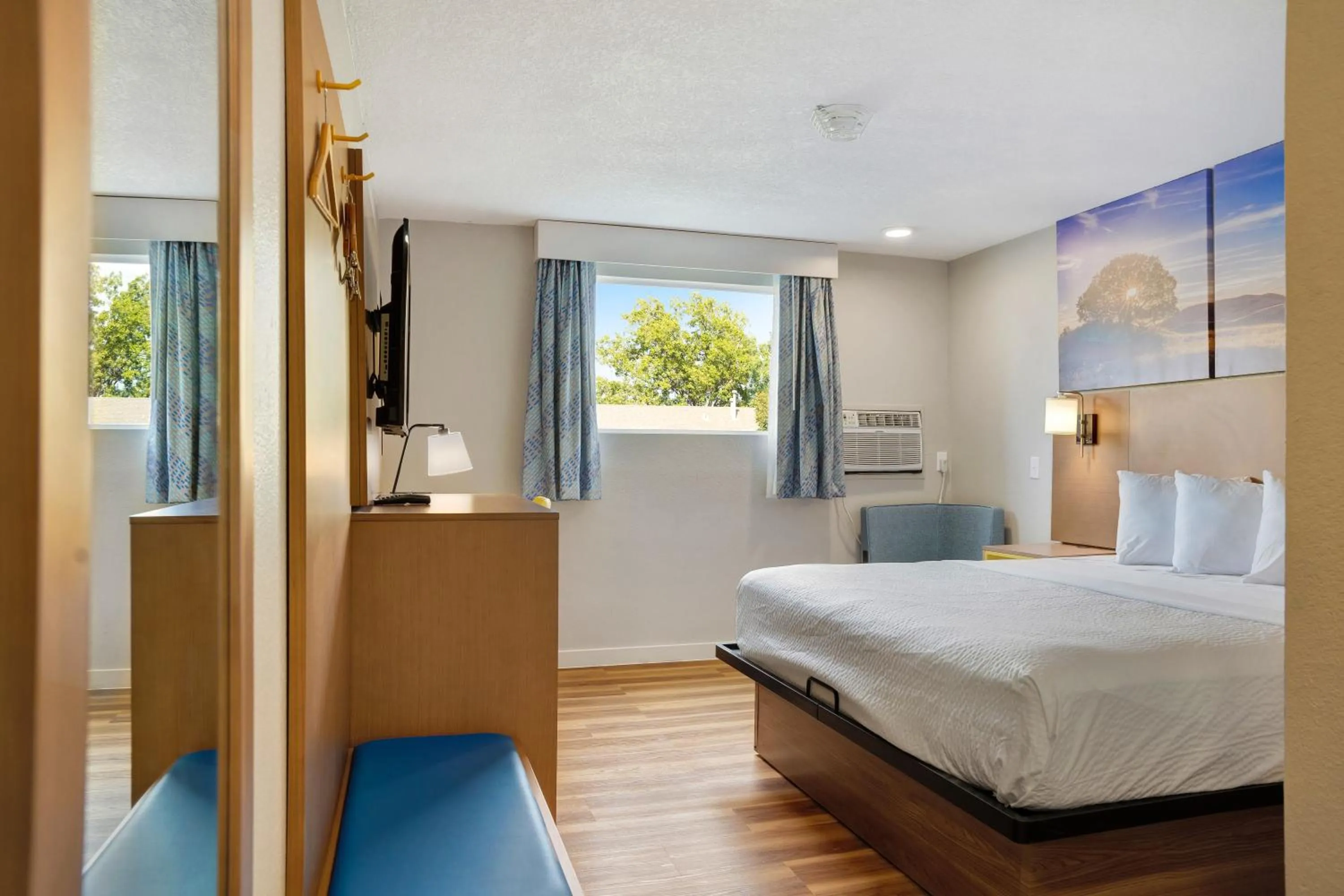 Bedroom, Bed in Days Inn by Wyndham Omaha - West Dodge