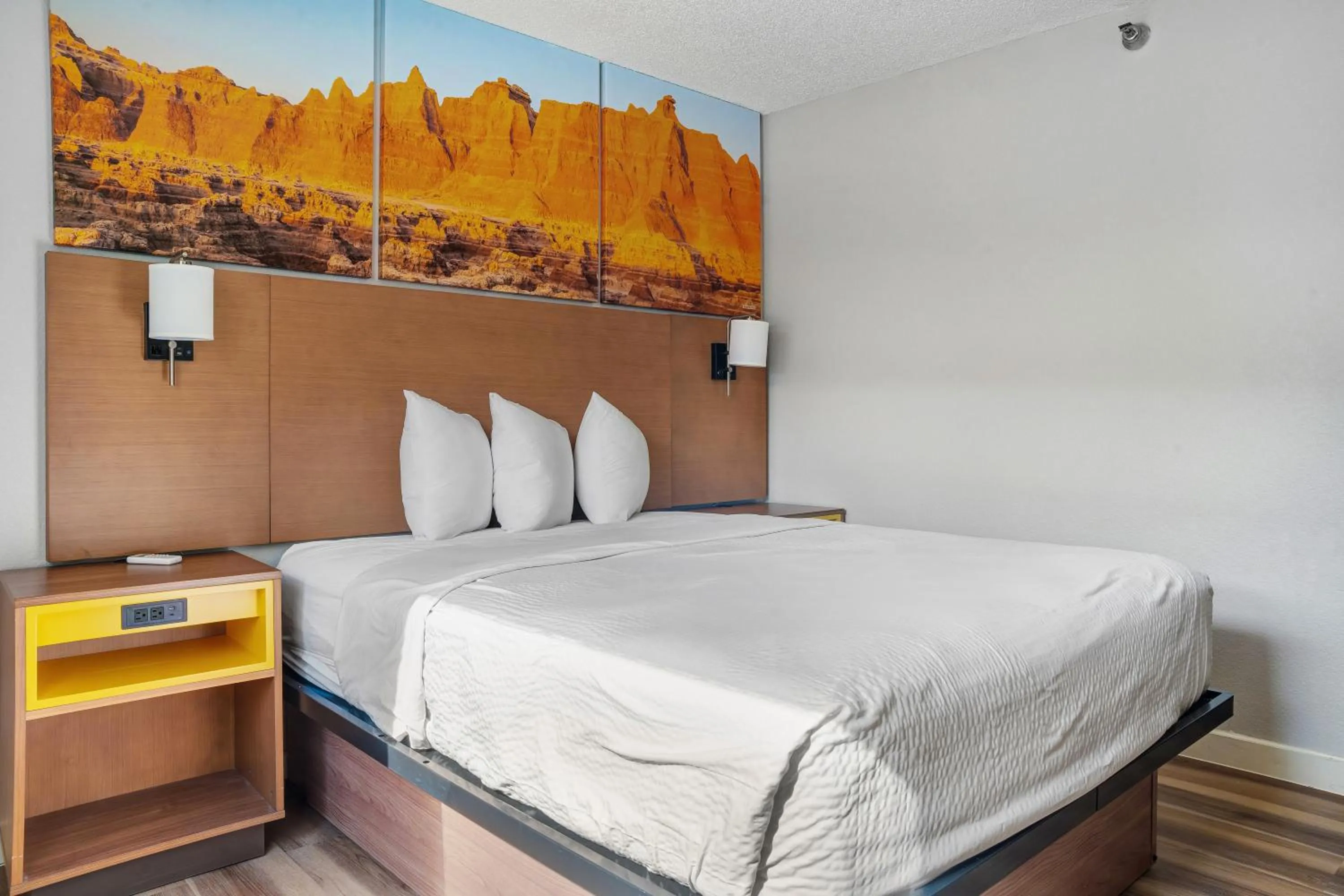 Bedroom, Bed in Days Inn by Wyndham Omaha - West Dodge