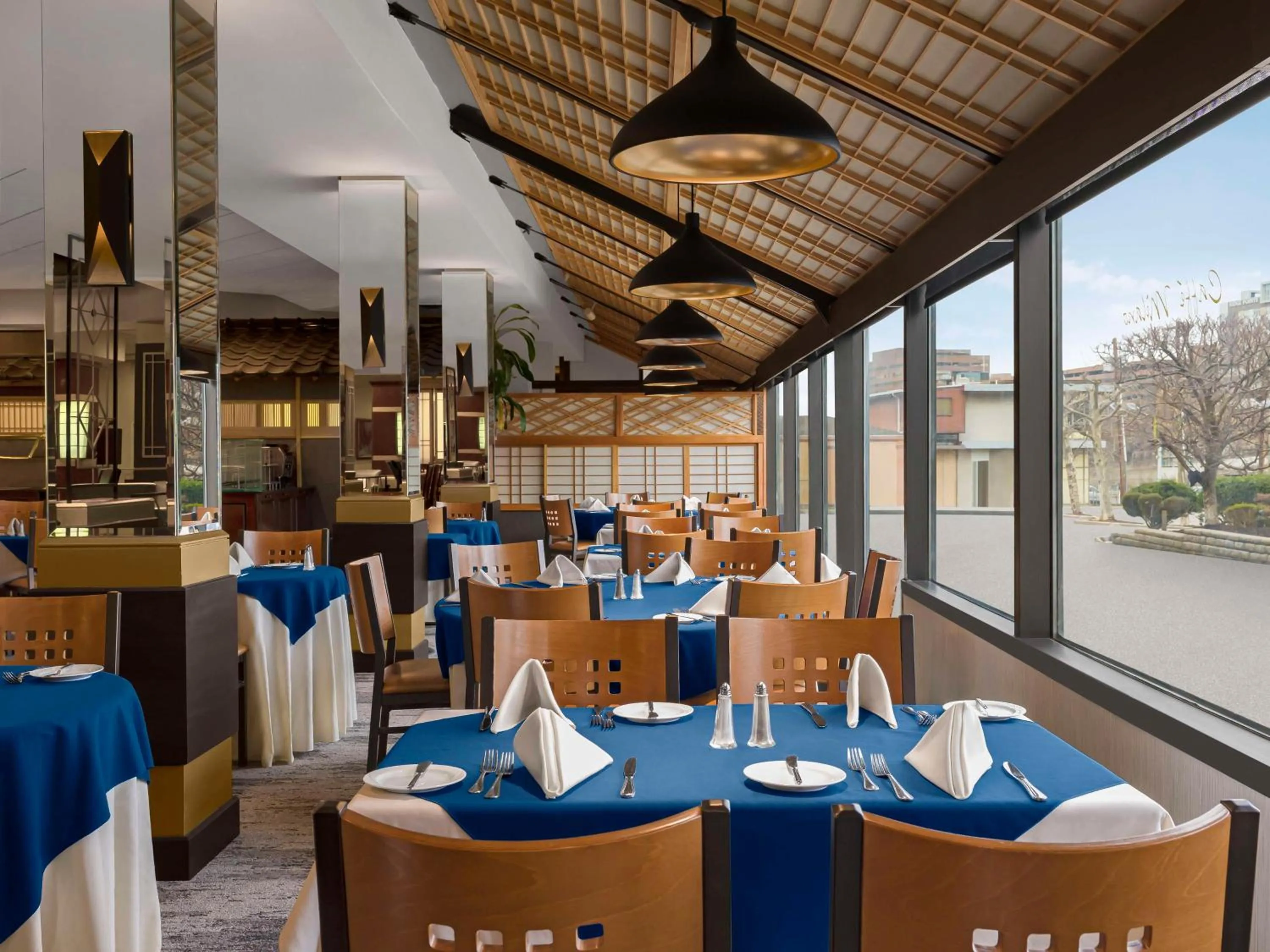 Restaurant/places to eat in DoubleTree by Hilton Fort Lee/George Washington Bridge