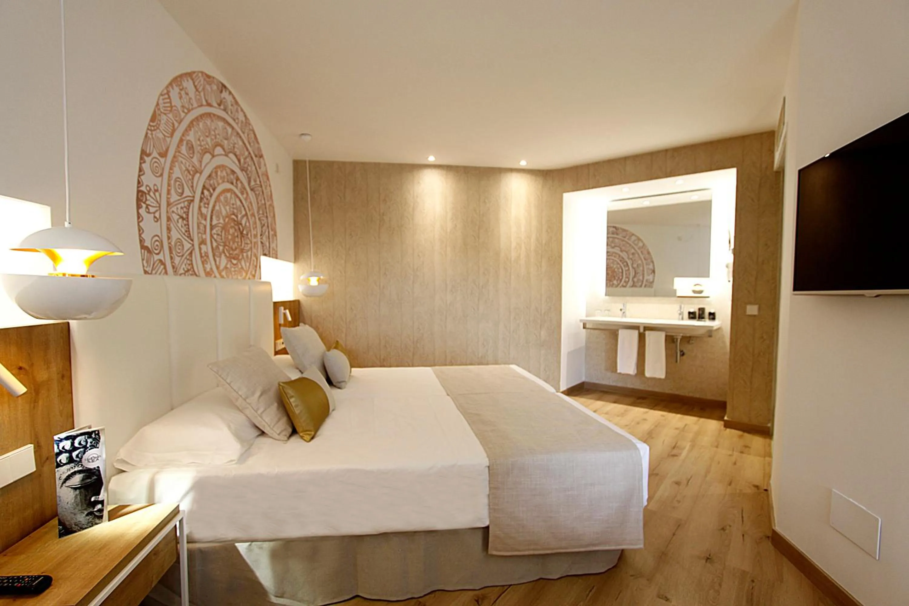 Photo of the whole room, Bed in BG Rei del Mediterrani