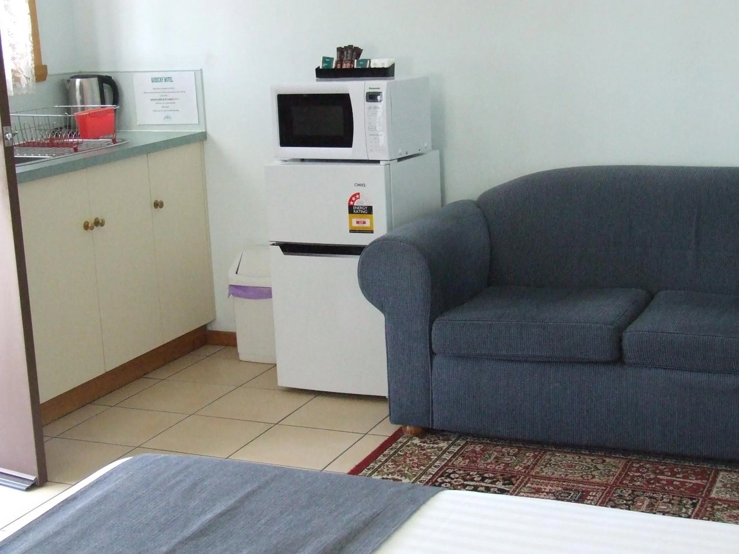 Kitchen or kitchenette in Queechy Motel