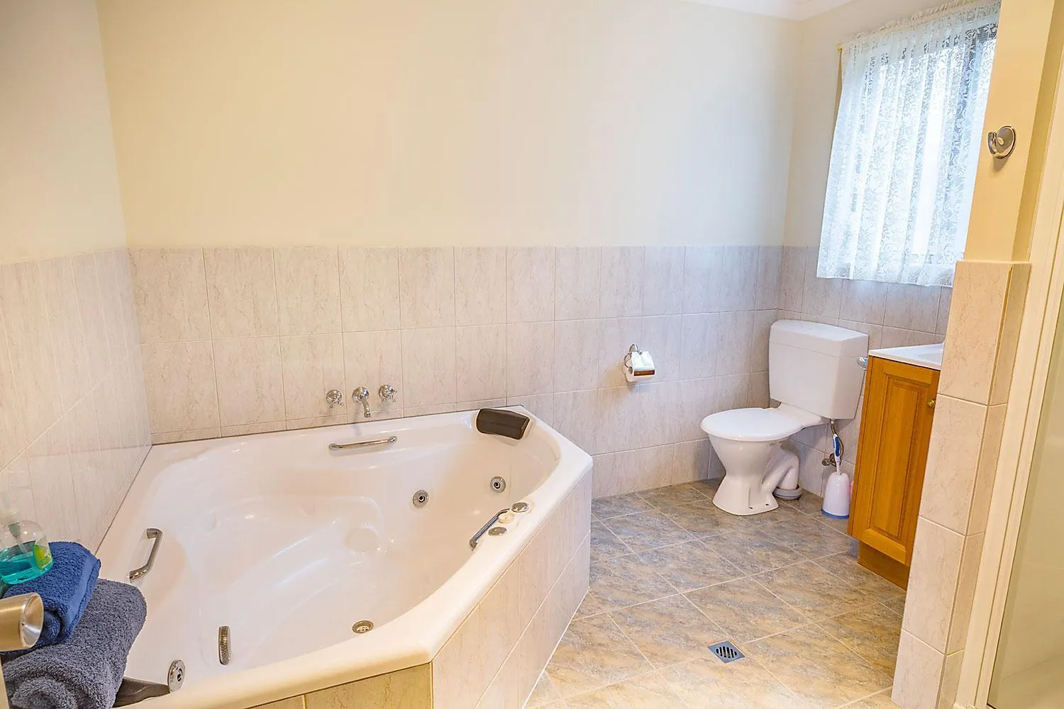 Toilet in Queechy Motel