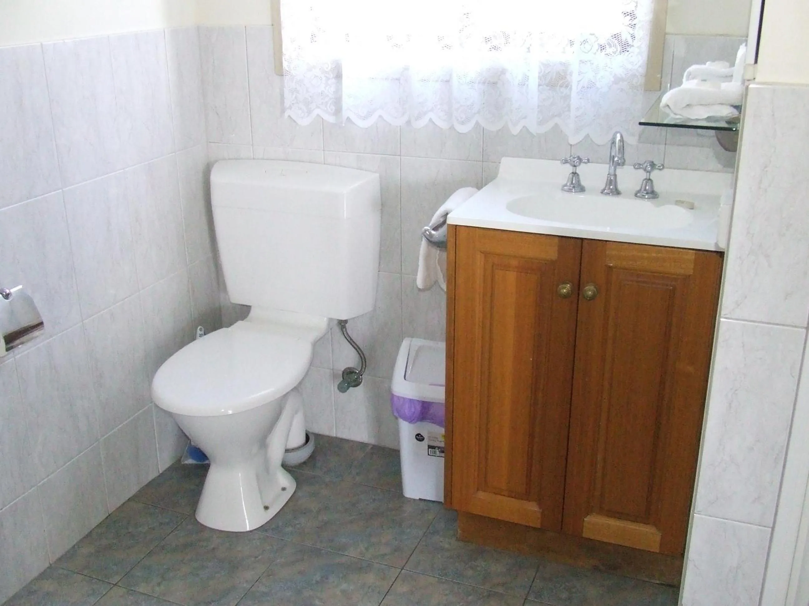 Shower in Queechy Motel