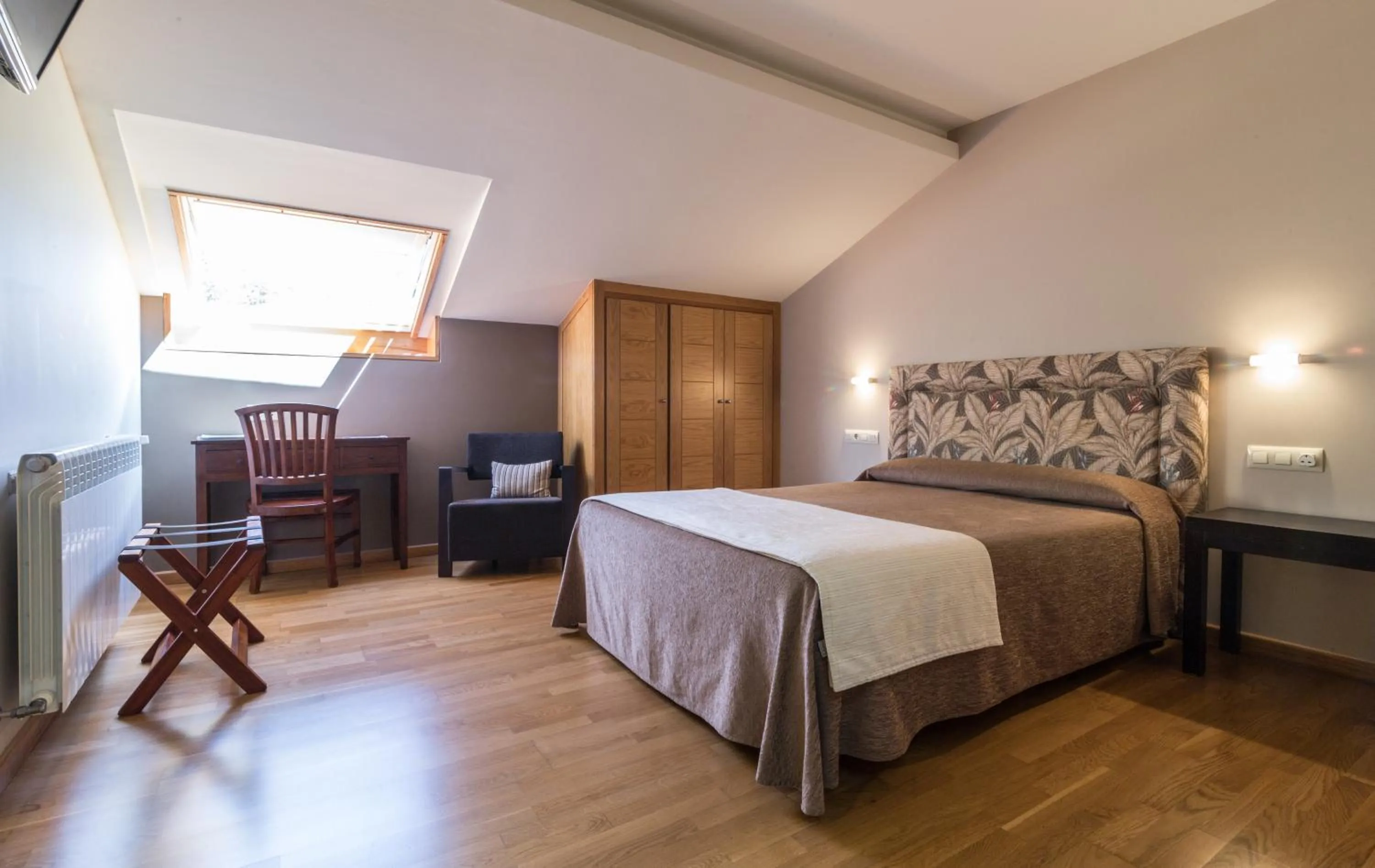 Photo of the whole room, Bed in Pazo de Sedor