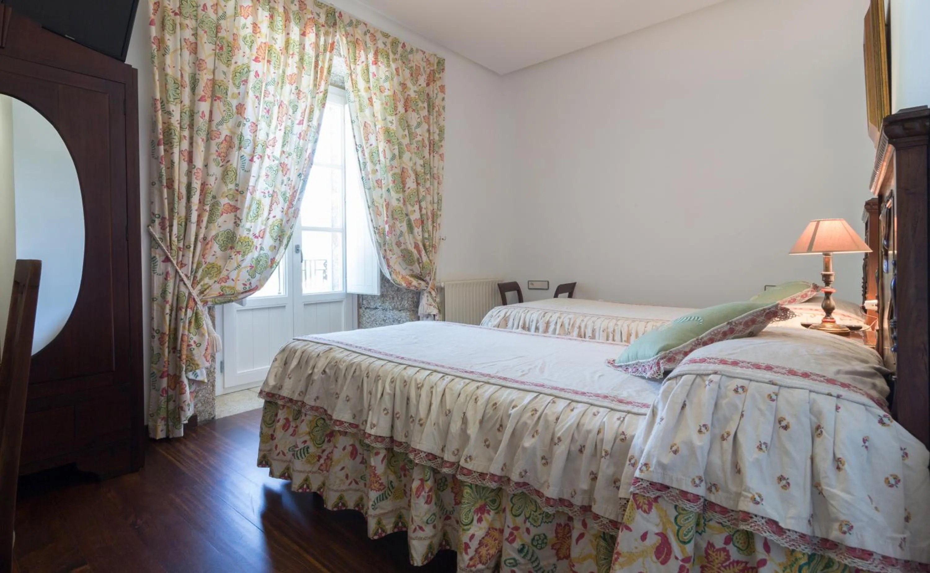 Photo of the whole room, Bed in Pazo de Sedor