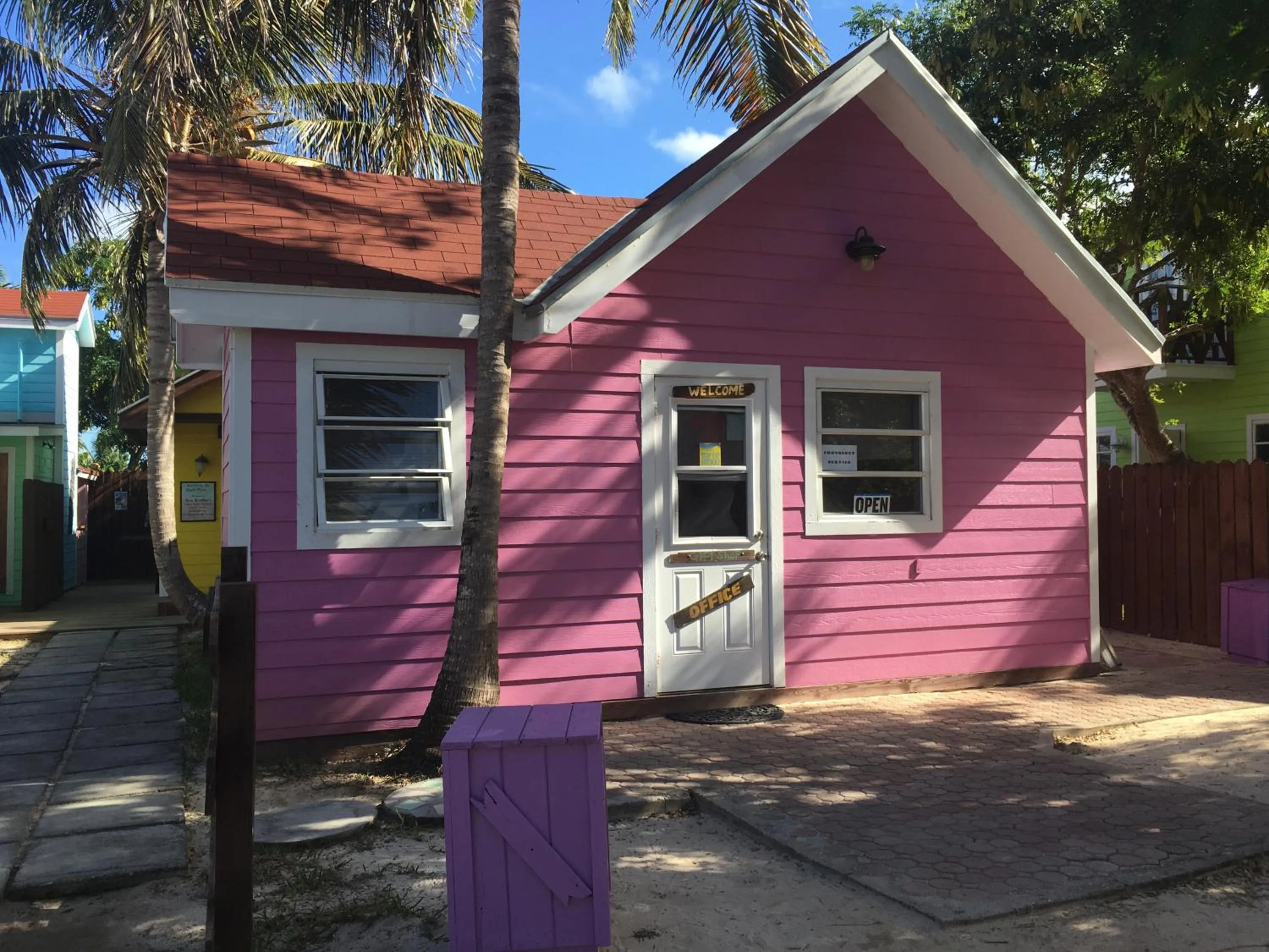 On-site shops in Bay Inn Estates