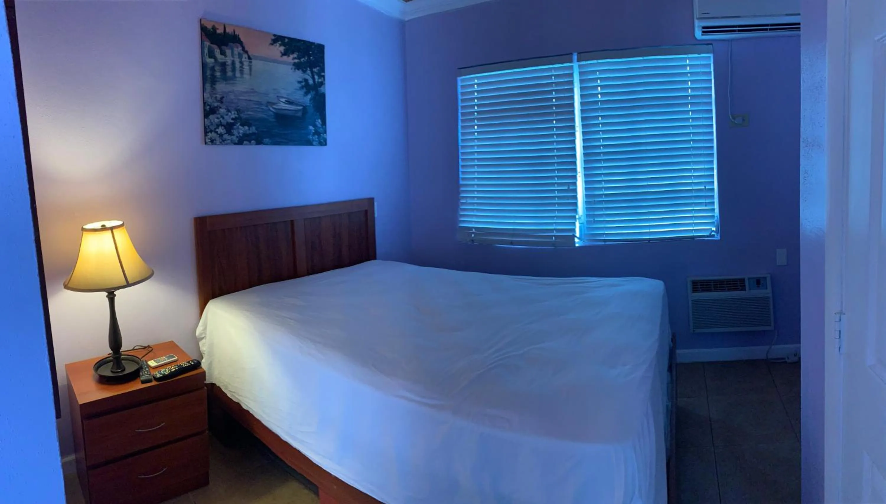 Bedroom, Bed in Bay Inn Estates