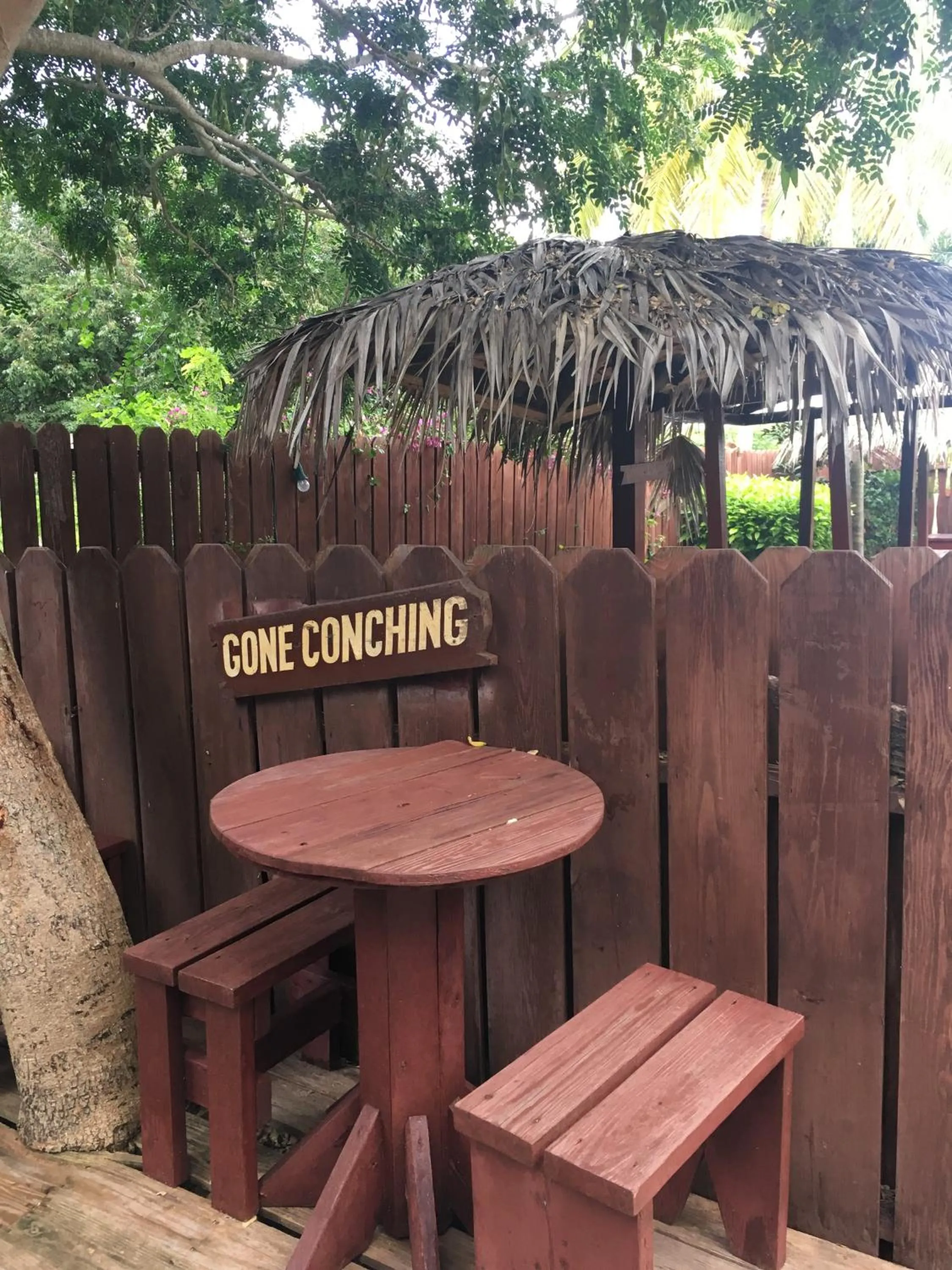 Lounge or bar in Bay Inn Estates