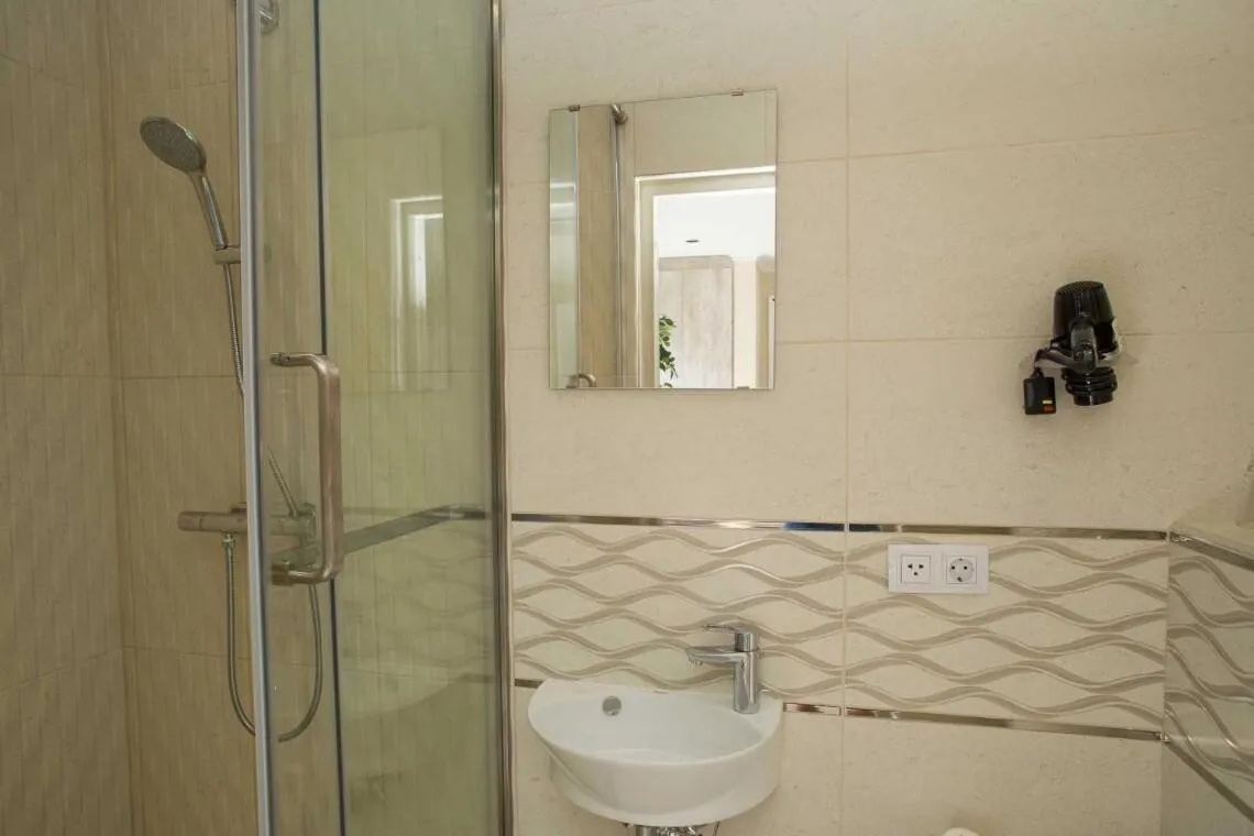 Shower in Hotel Islander Bonaire