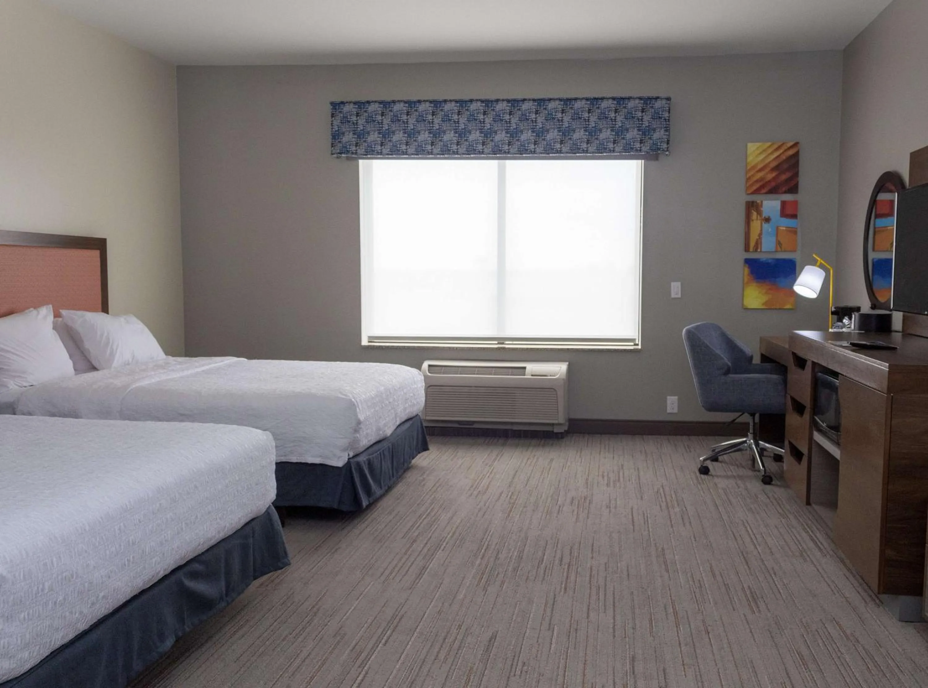 Bedroom, Bed in Hampton Inn & Suites Riverton