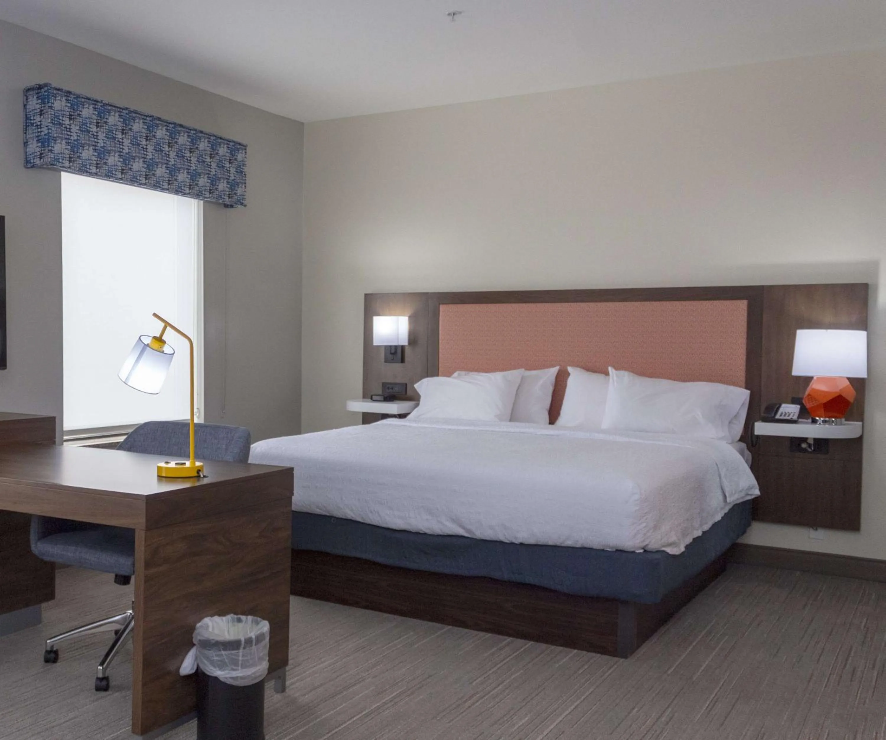 Bedroom, Bed in Hampton Inn & Suites Riverton