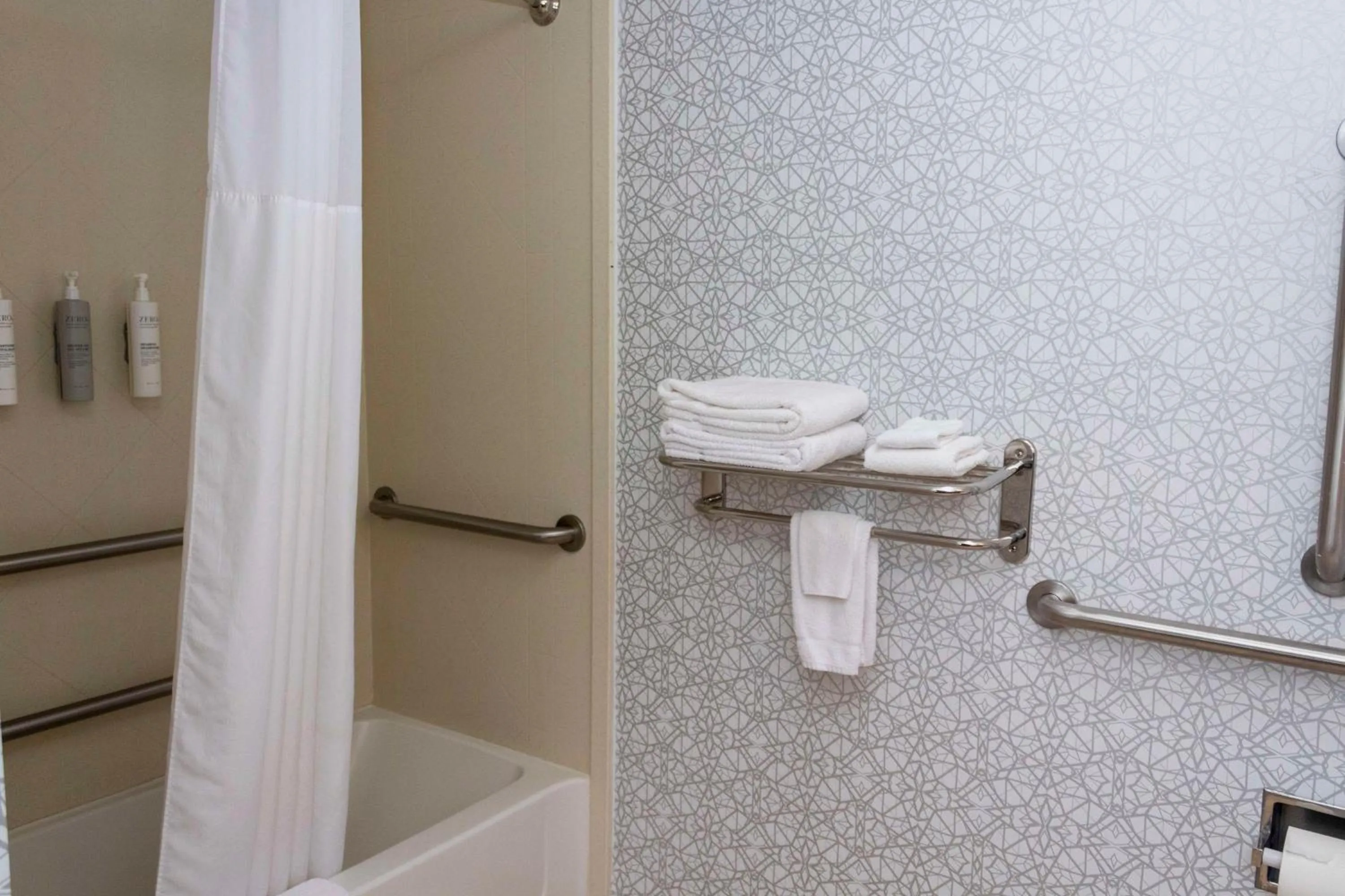 Bathroom in Hampton Inn & Suites Riverton