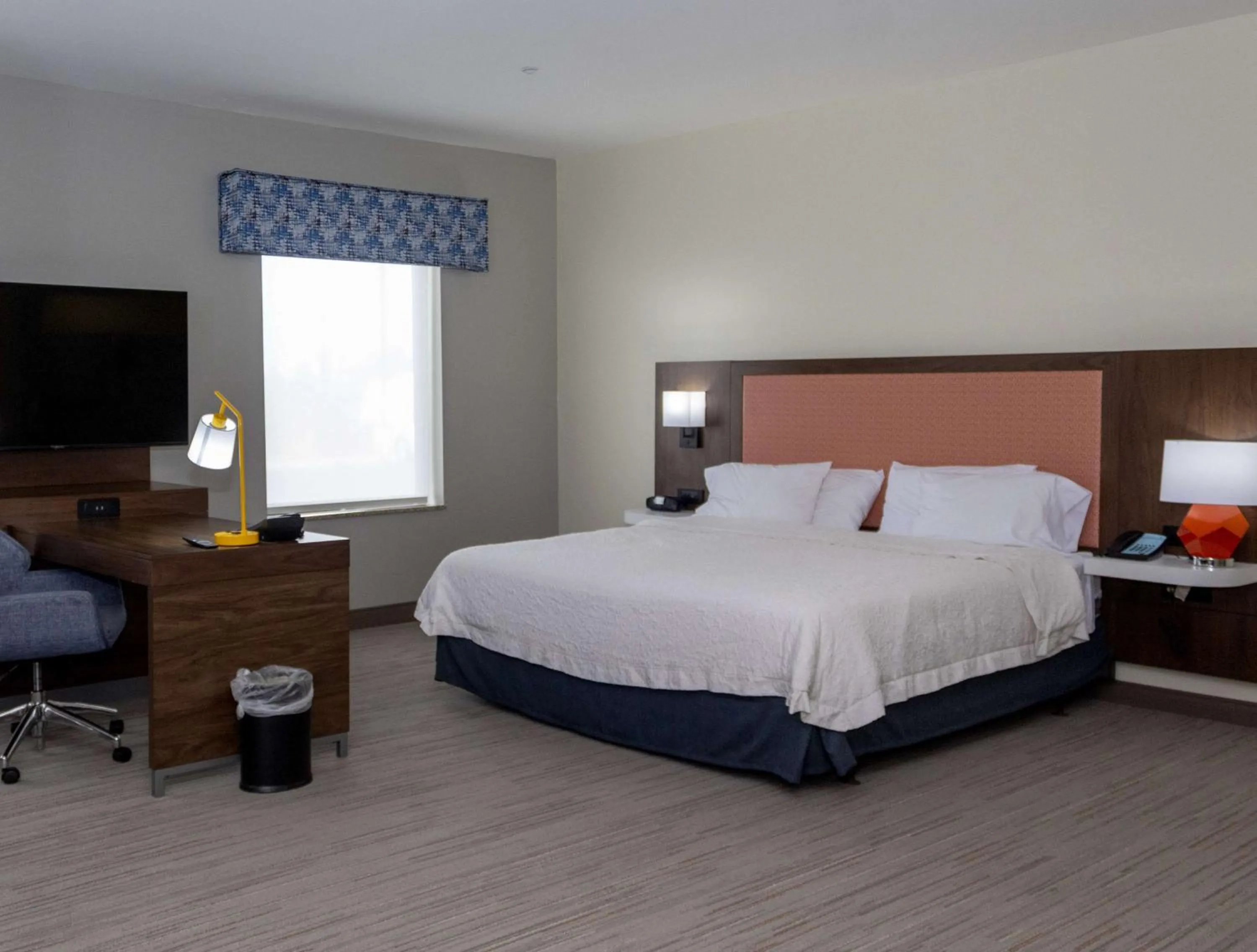 Bedroom, Bed in Hampton Inn & Suites Riverton
