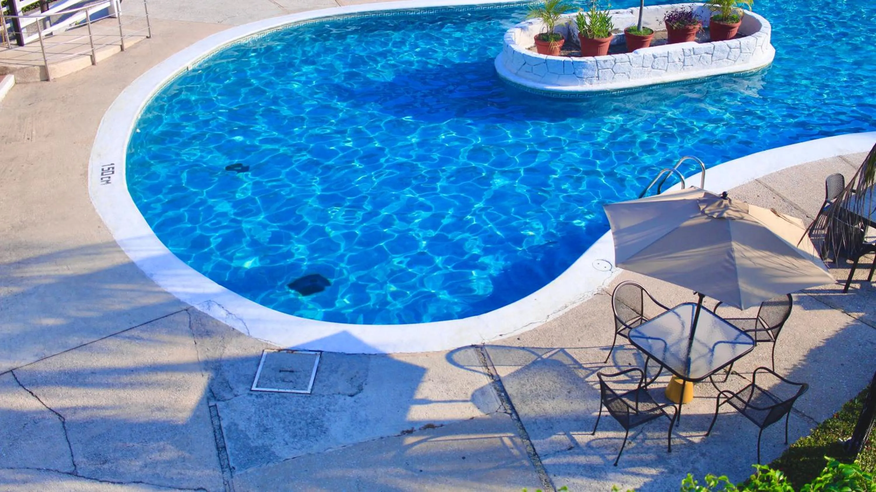 Swimming pool in Hotel Plaza Palenque