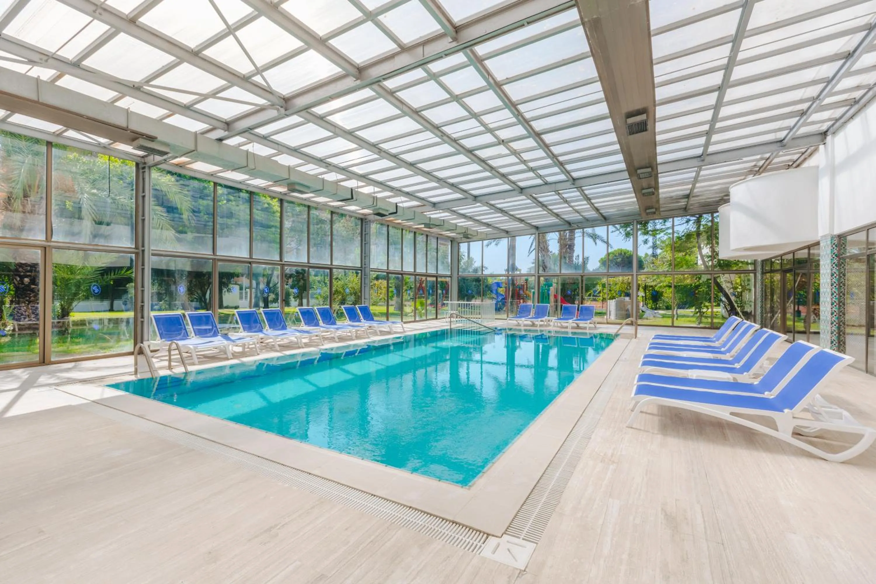 Swimming pool in Sural Hotel