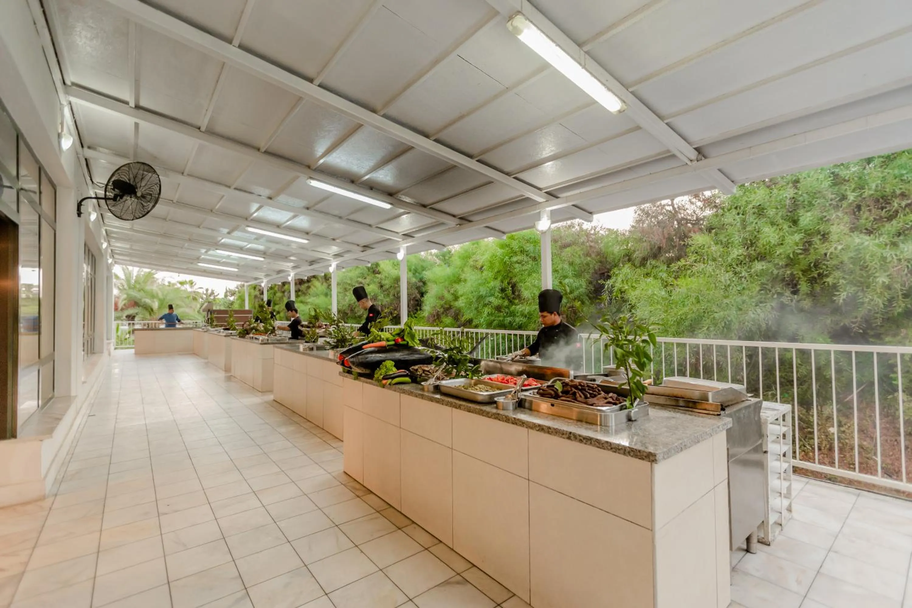 Restaurant/places to eat in Sural Hotel