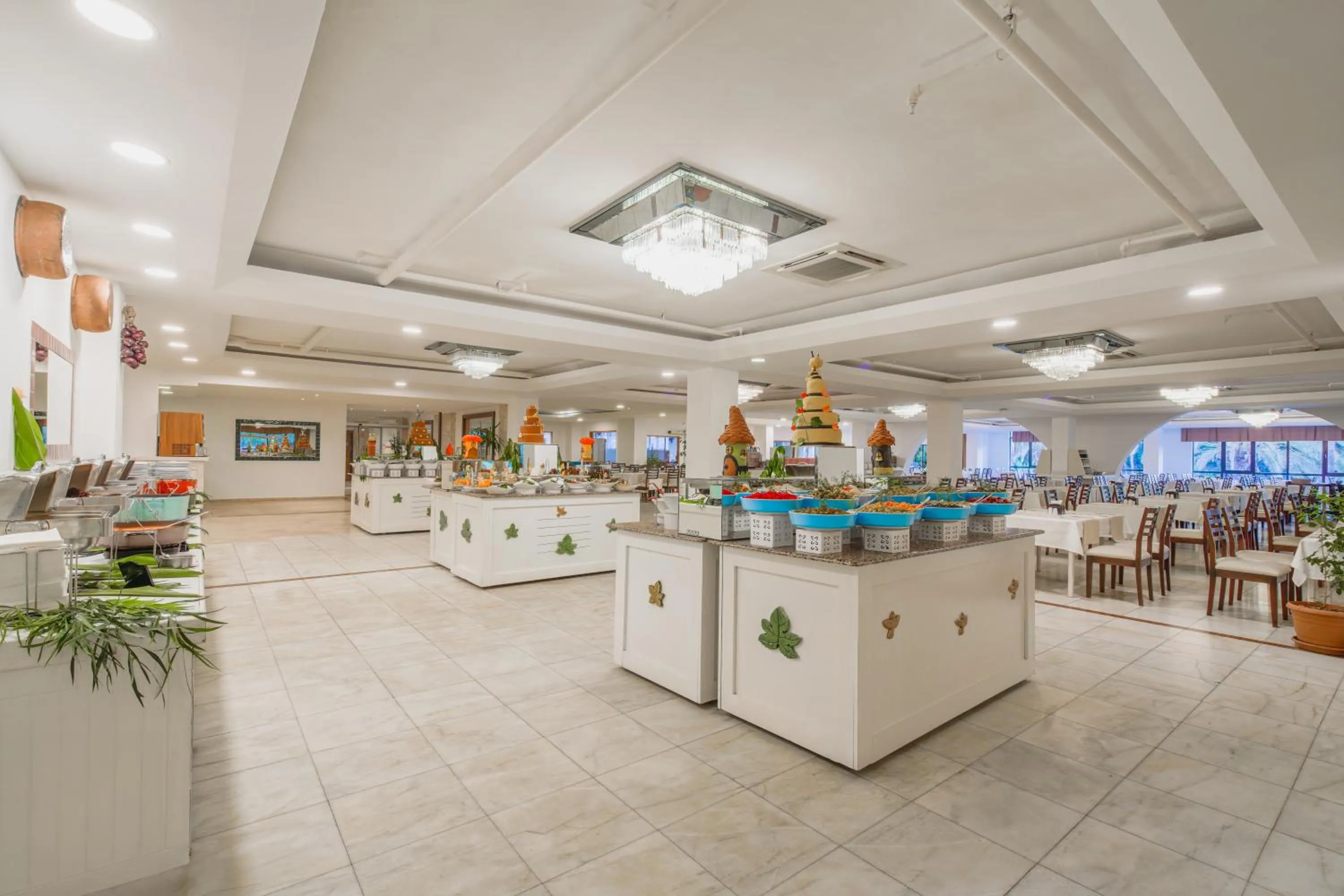 Restaurant/places to eat in Sural Hotel