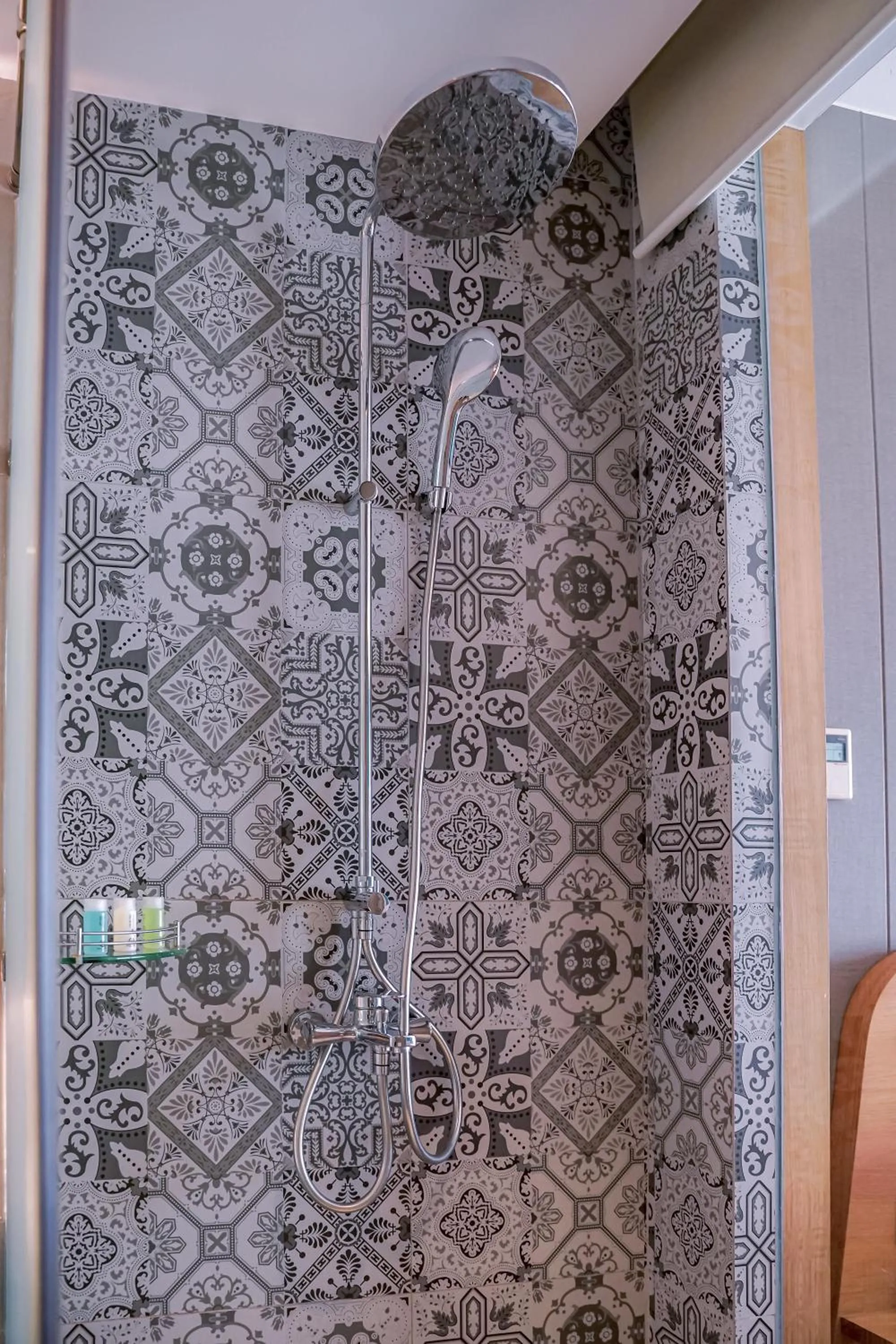 Shower in Quinter Central Nha Trang