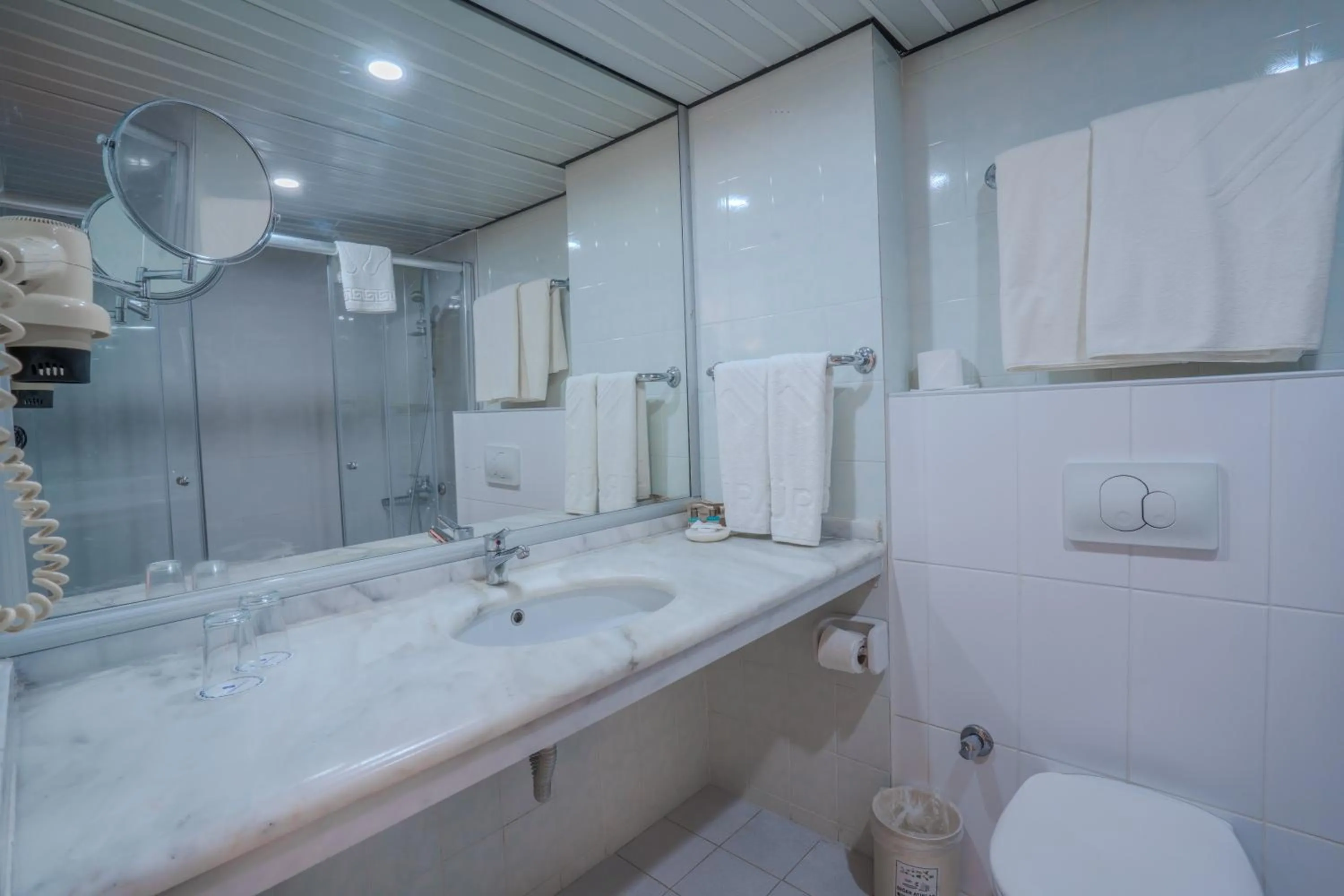 Bathroom in Sural Garden Hotel