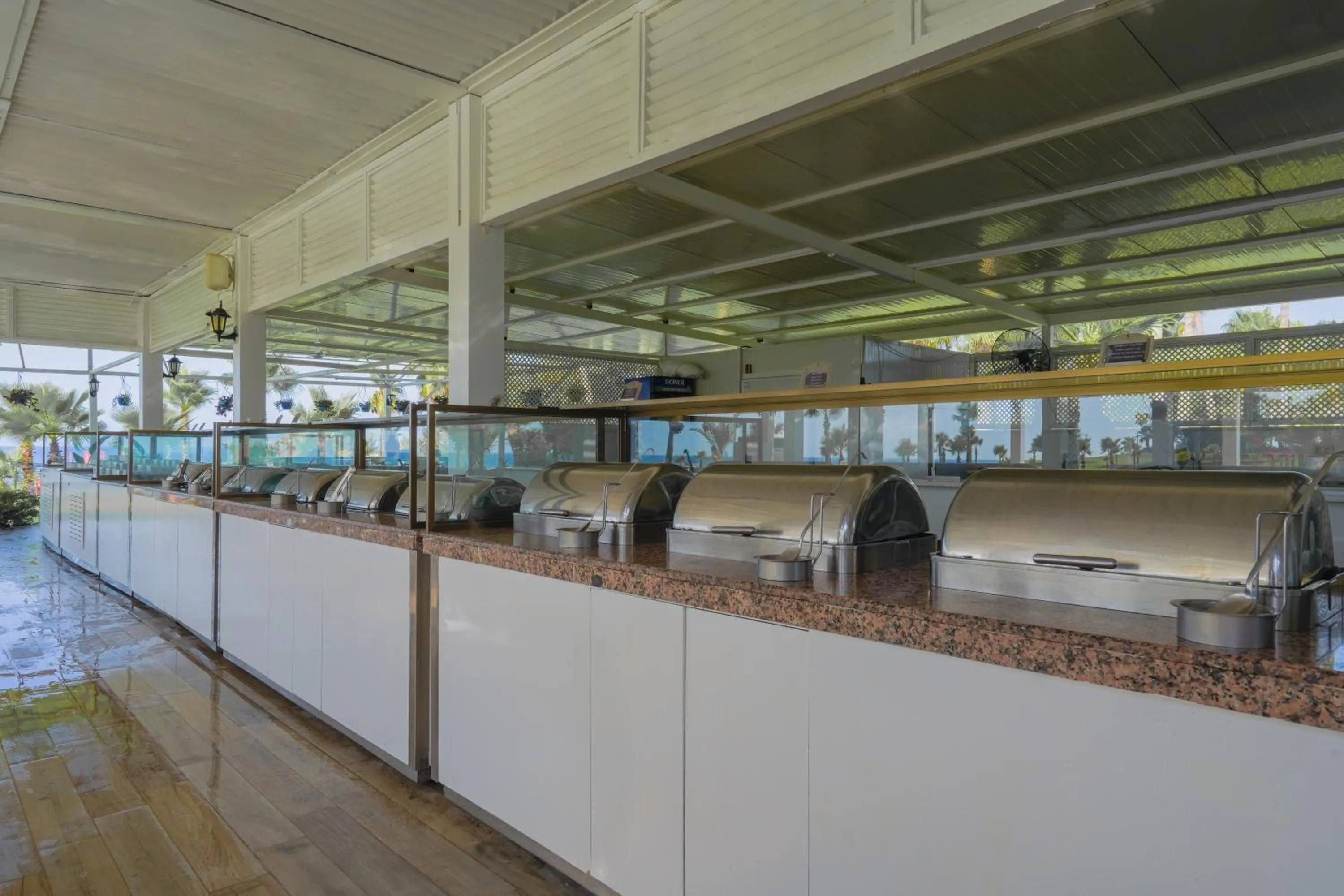 Restaurant/places to eat in Sural Garden Hotel