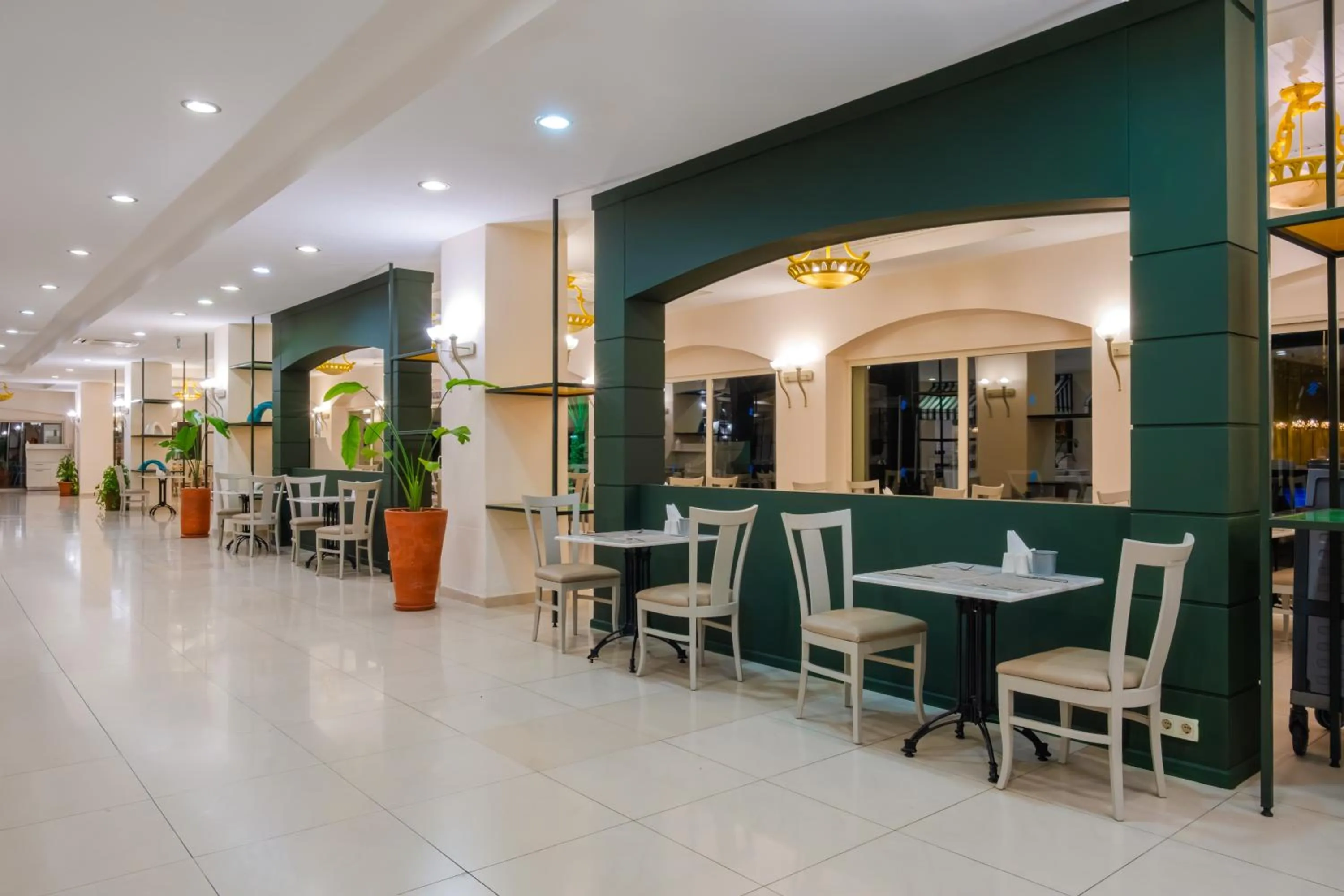 Restaurant/places to eat in Sural Resort Hotel