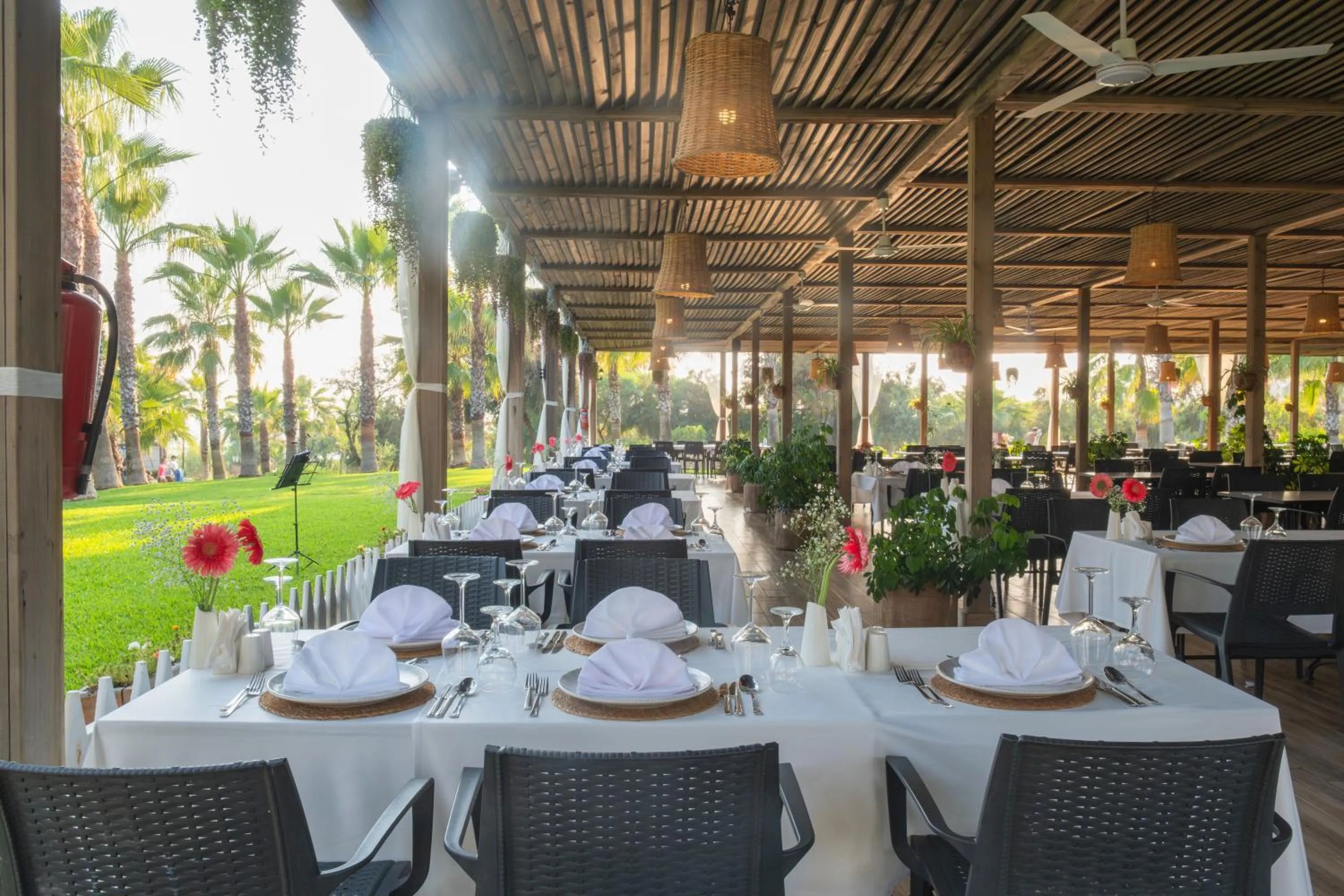 Restaurant/places to eat in Sural Resort Hotel