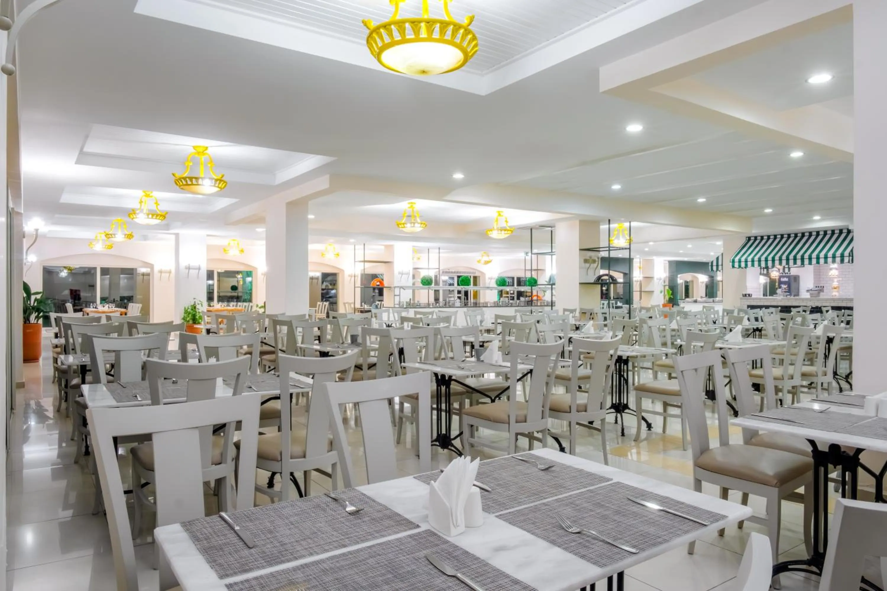 Restaurant/places to eat in Sural Resort Hotel