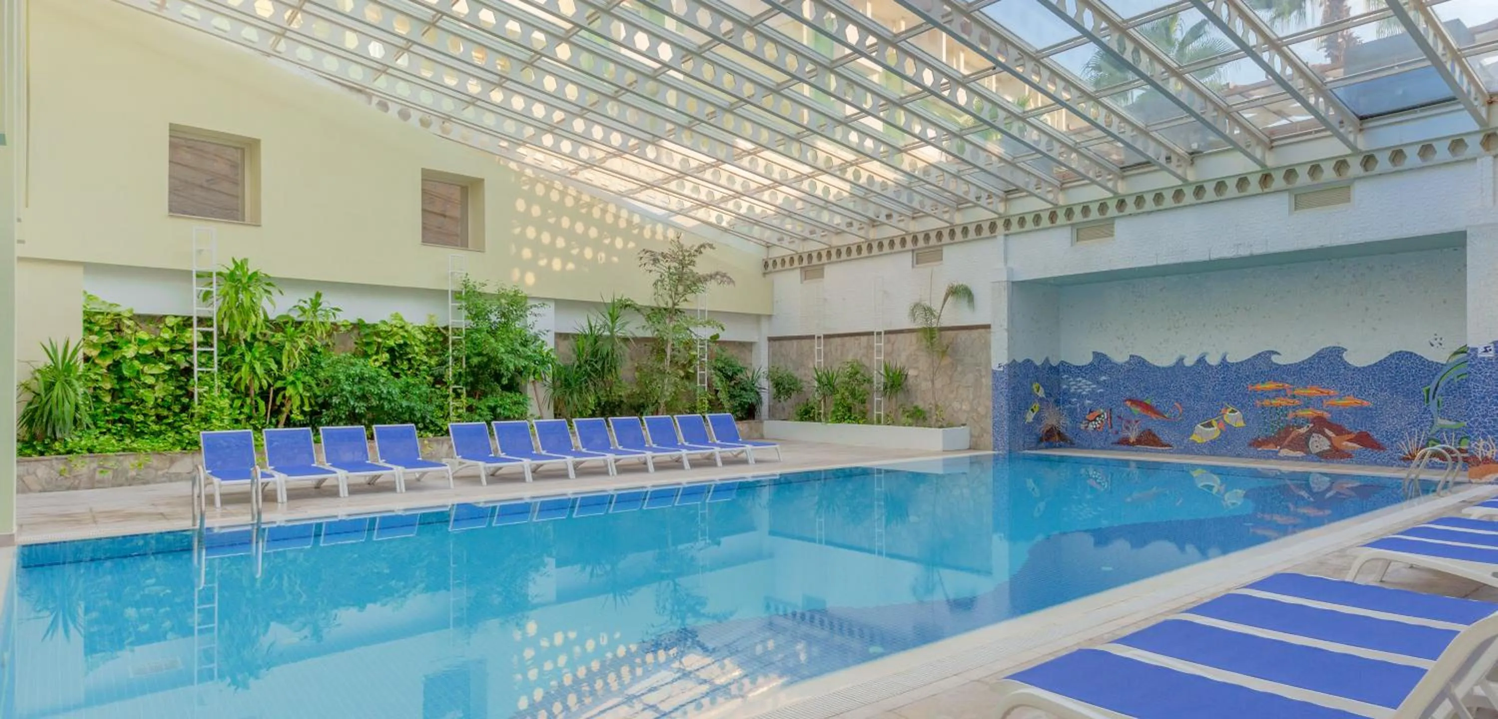 Swimming pool in Sural Resort Hotel