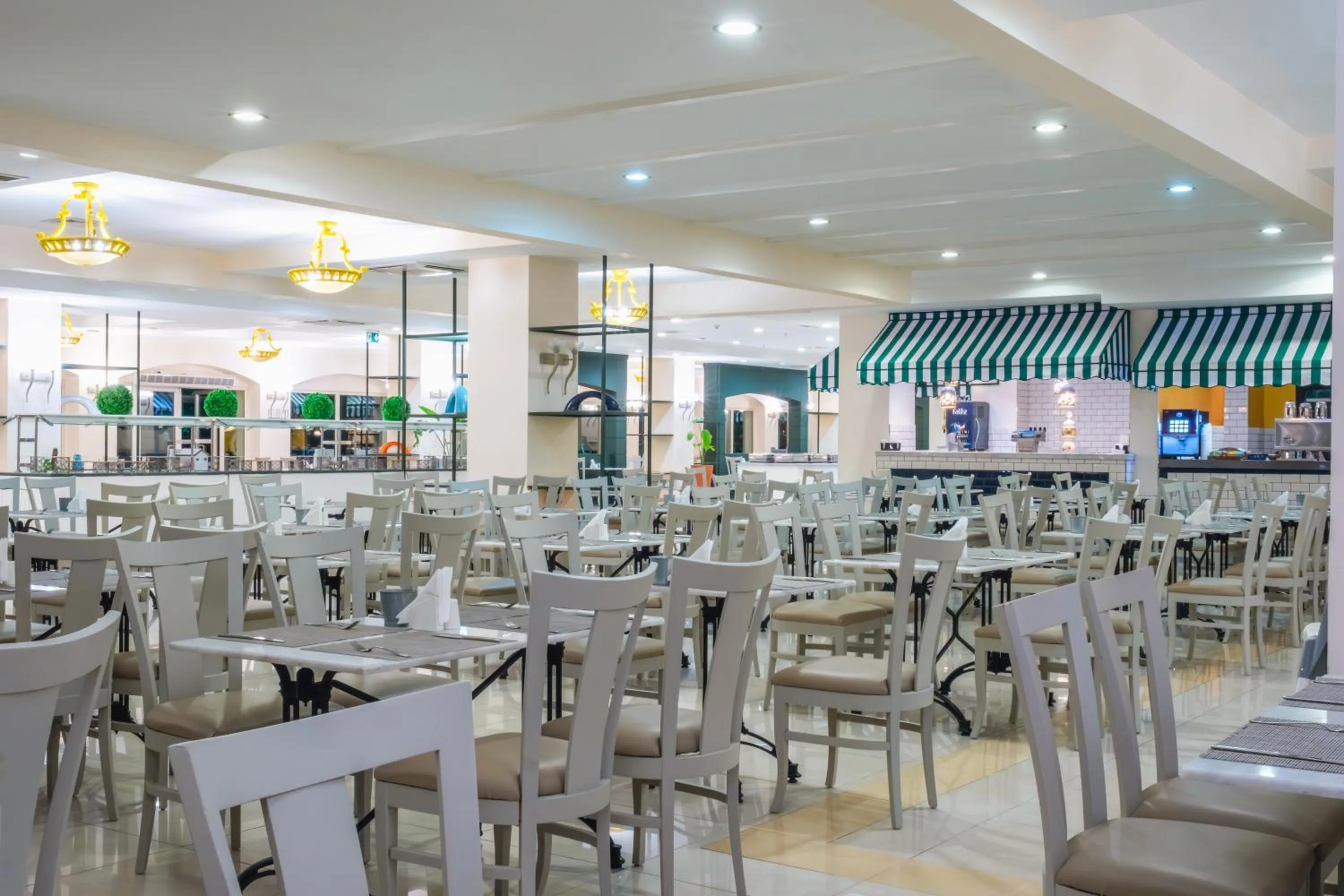 Restaurant/places to eat in Sural Resort Hotel