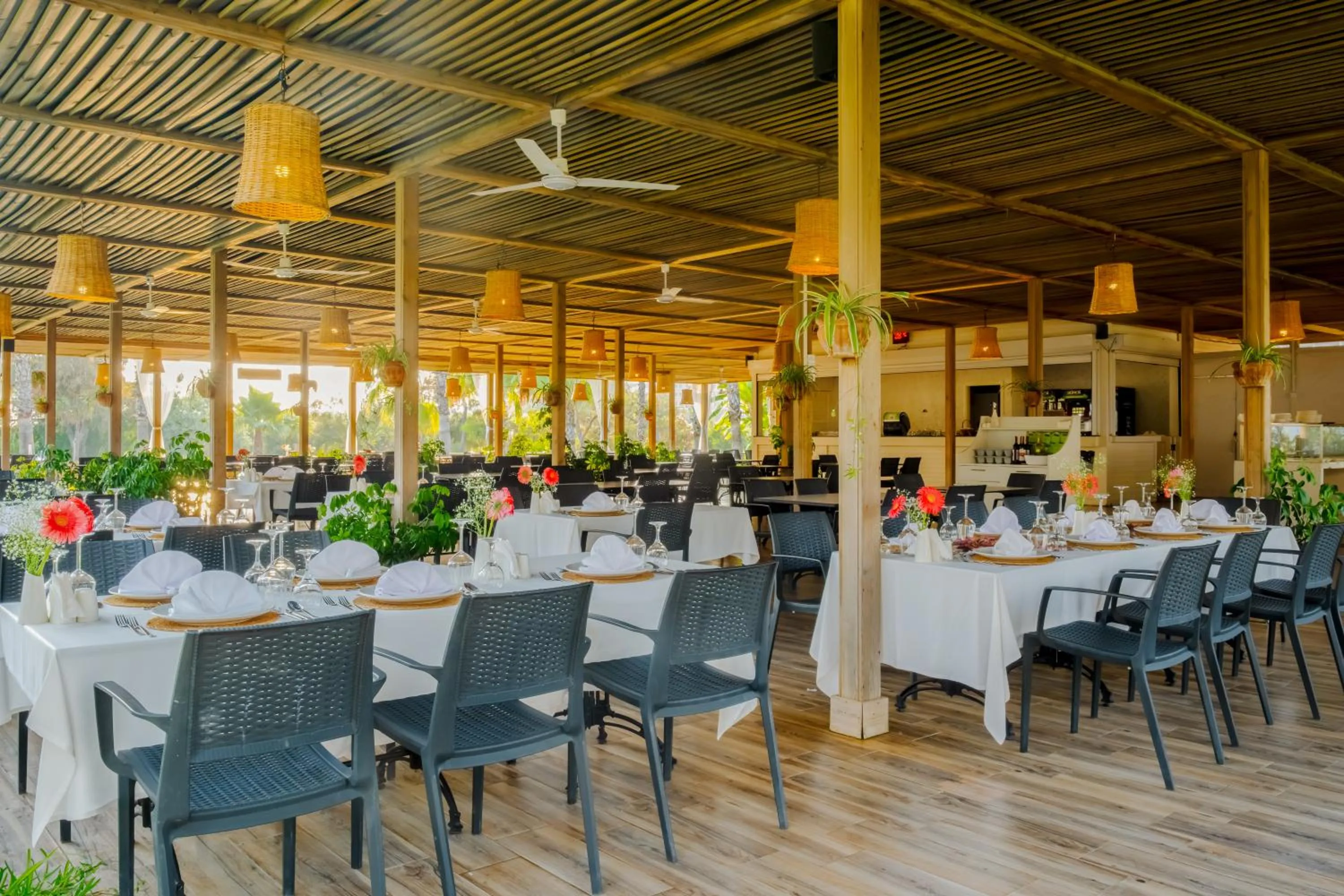 Restaurant/places to eat in Sural Resort Hotel