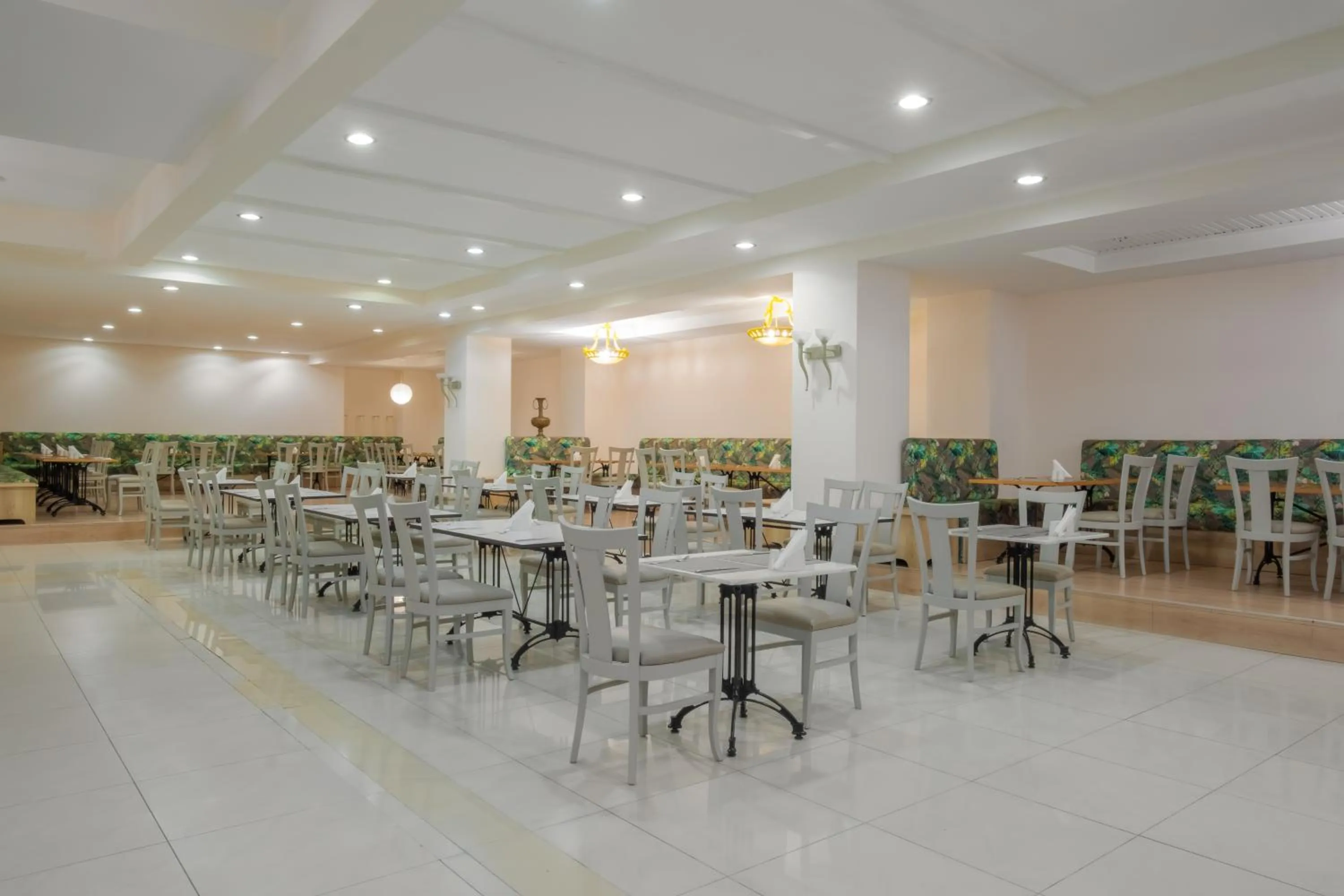 Restaurant/places to eat in Sural Resort Hotel