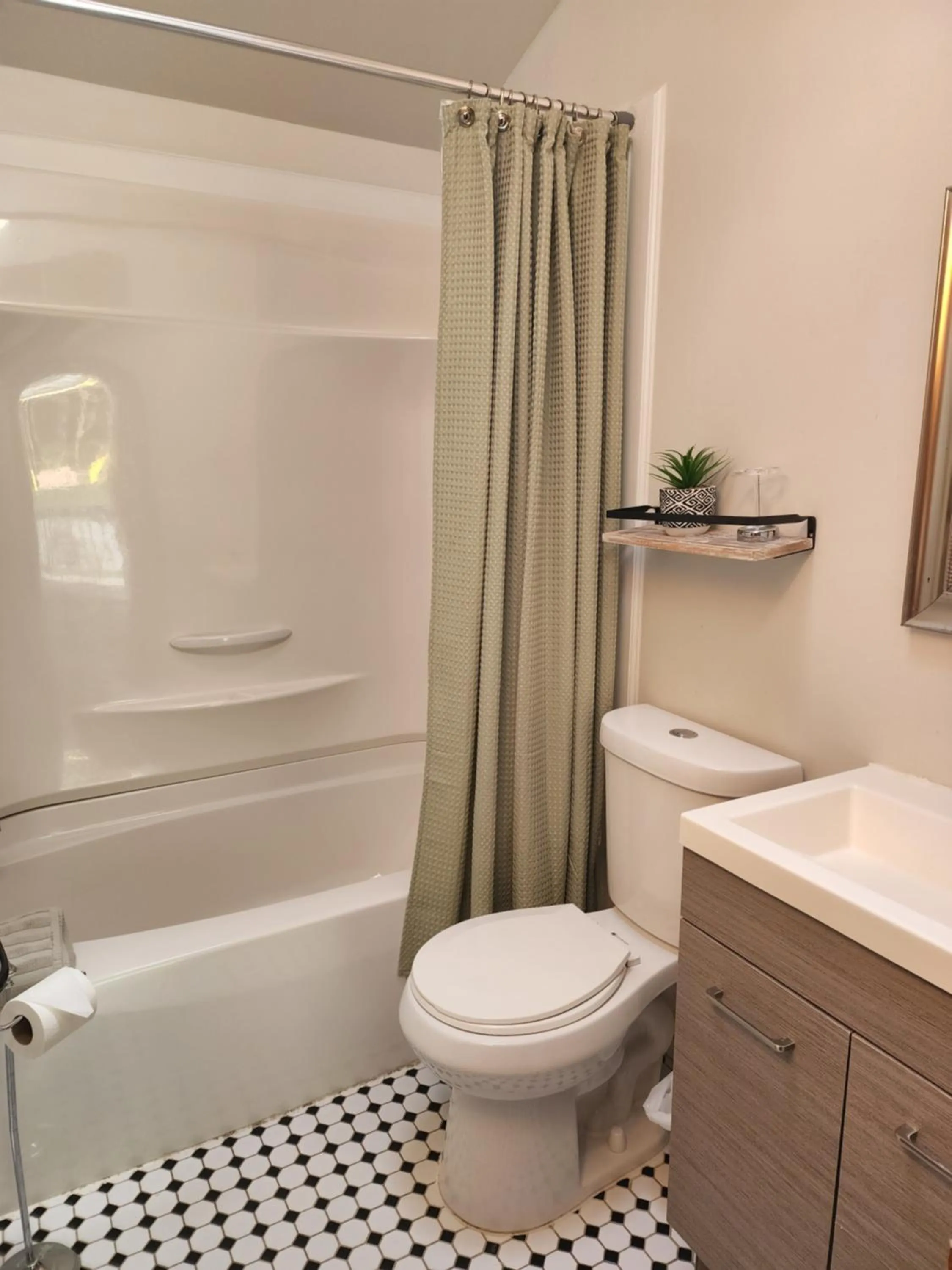 Bathroom in Magnolia Streamside Resort