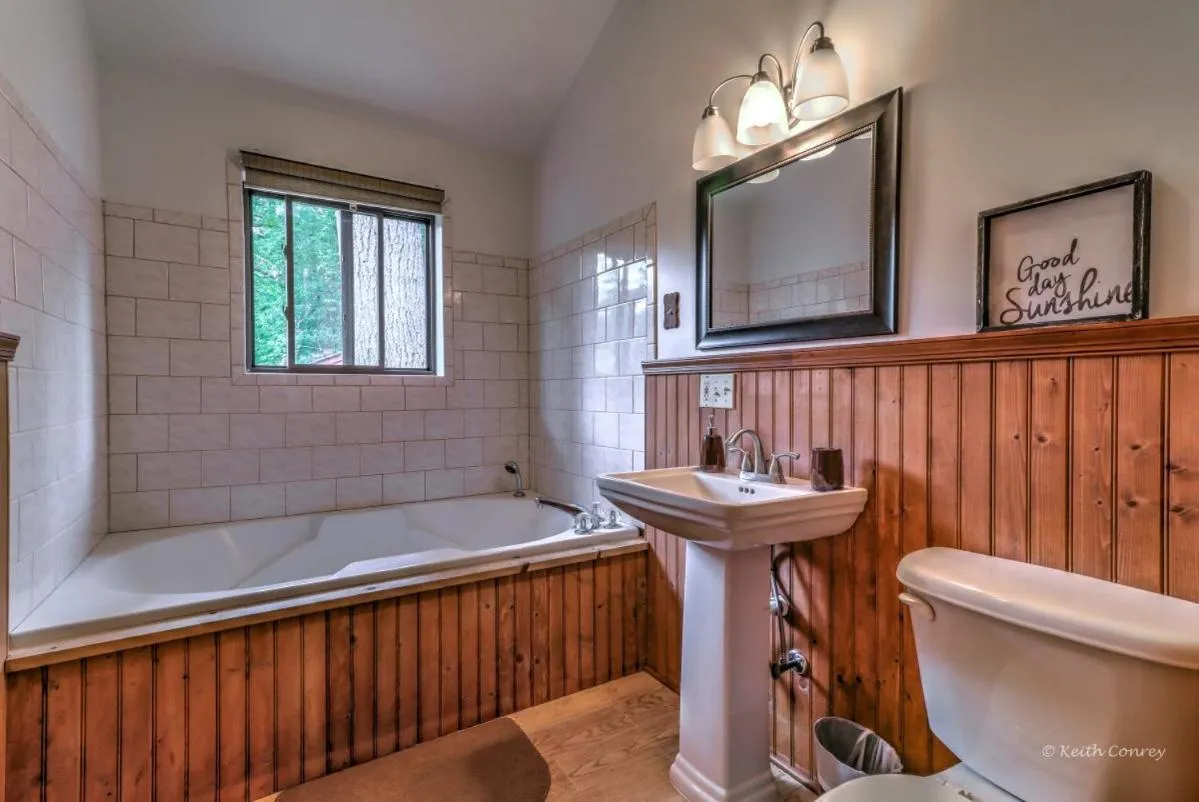 Bathroom in Magnolia Streamside Resort