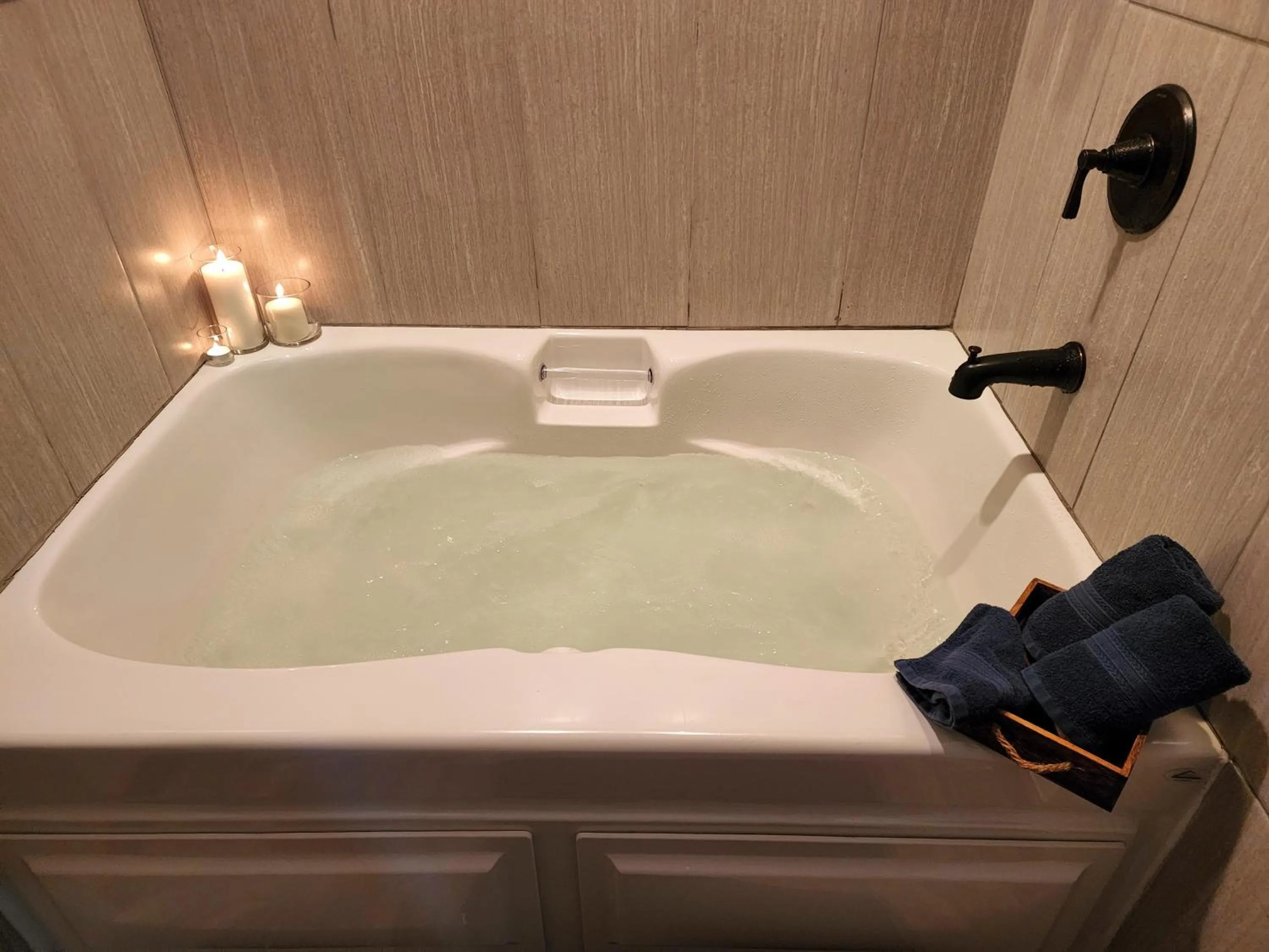 Hot Tub in Magnolia Streamside Resort