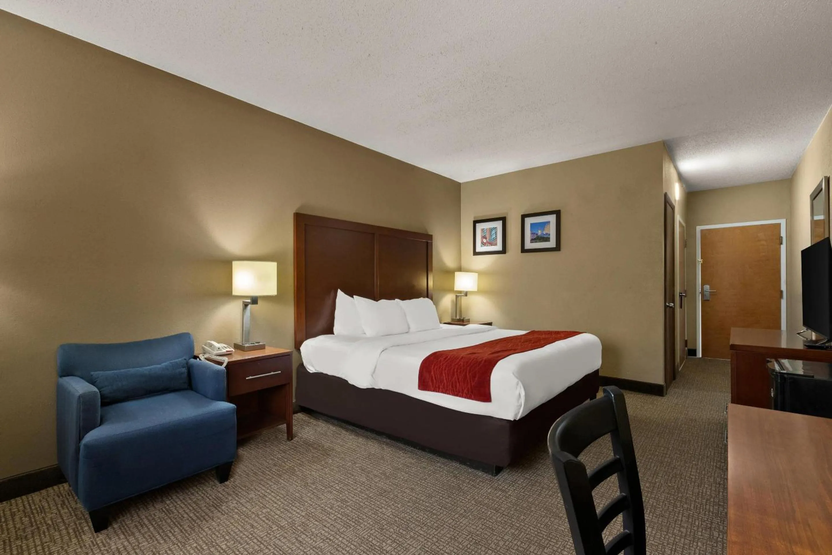 Bedroom, Bed in Comfort Inn Bordentown near NJ Turnpike