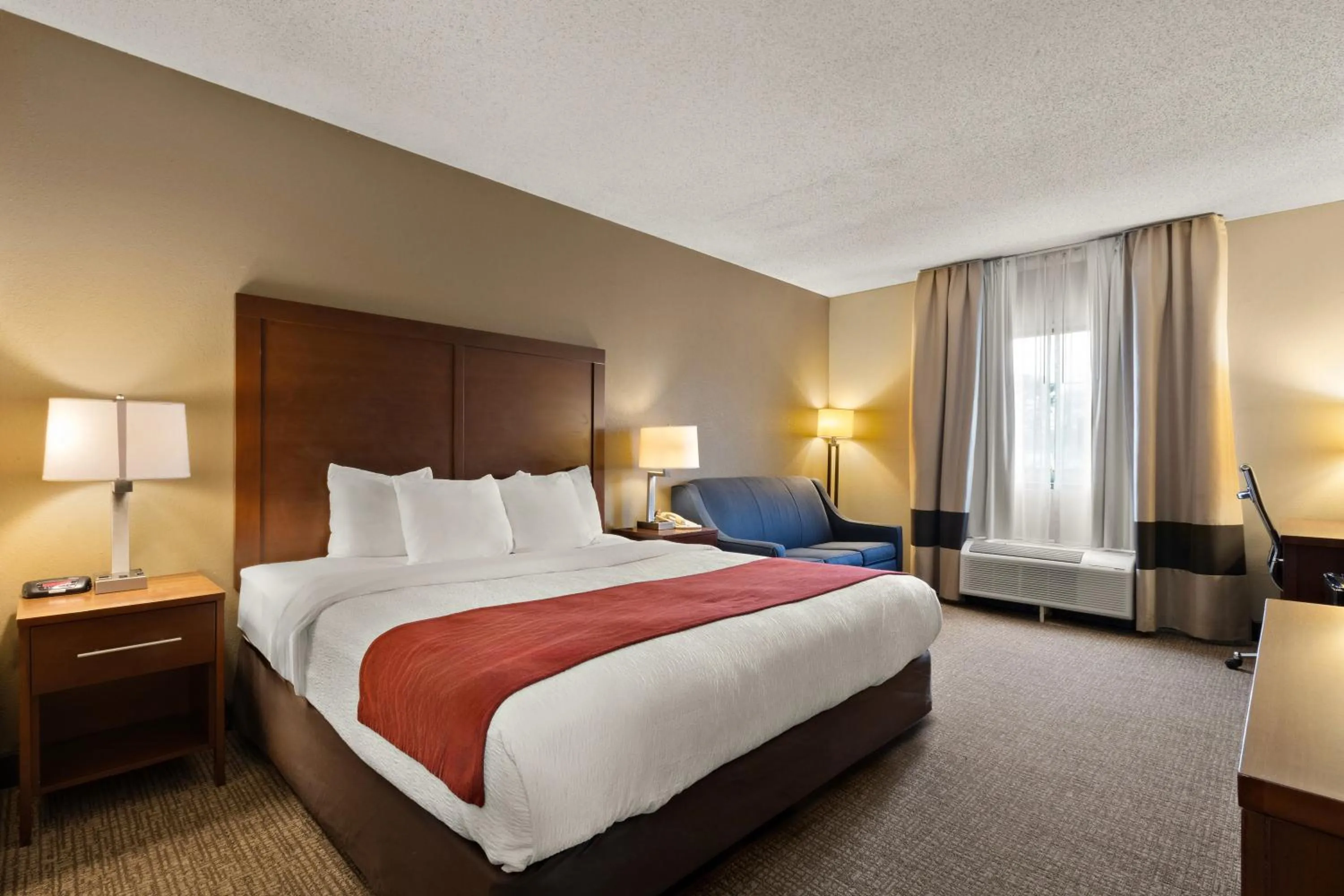 Bed in Comfort Inn Bordentown near NJ Turnpike