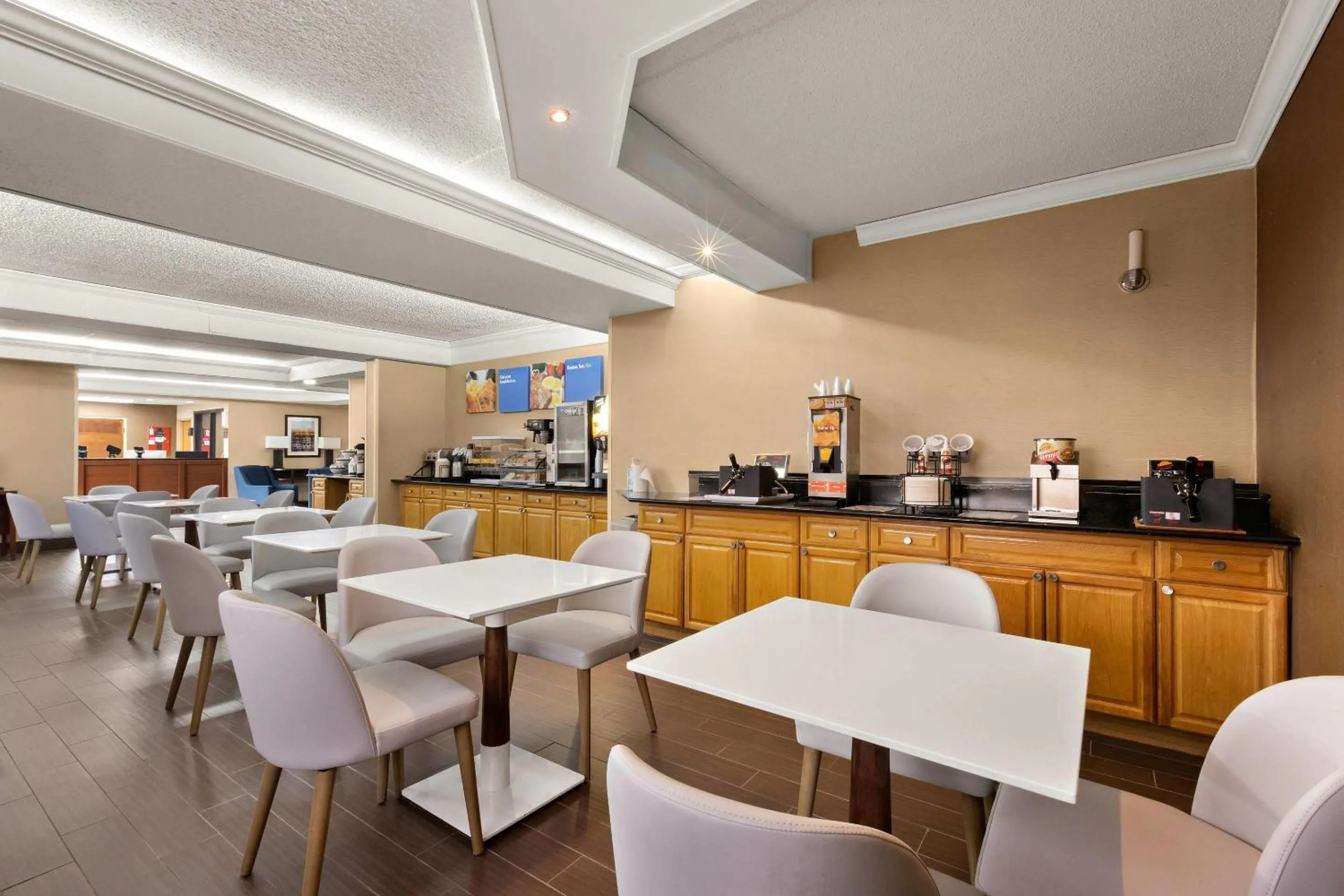 Breakfast in Comfort Inn Bordentown near NJ Turnpike