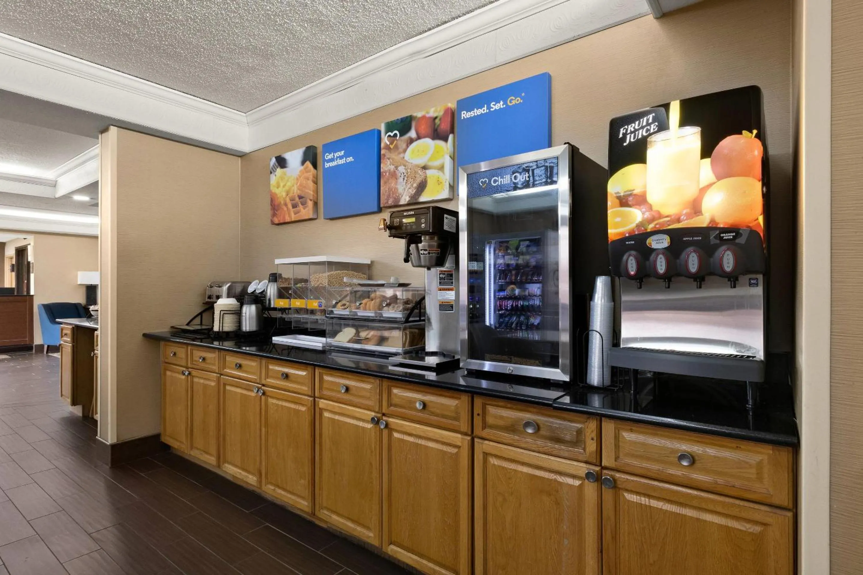 Breakfast in Comfort Inn Bordentown near NJ Turnpike