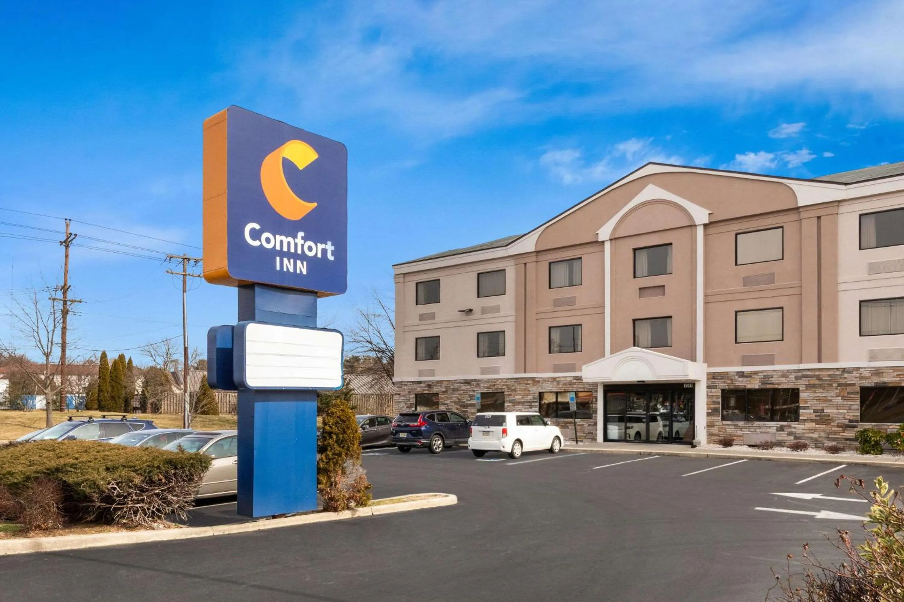 Property building in Comfort Inn Bordentown near NJ Turnpike