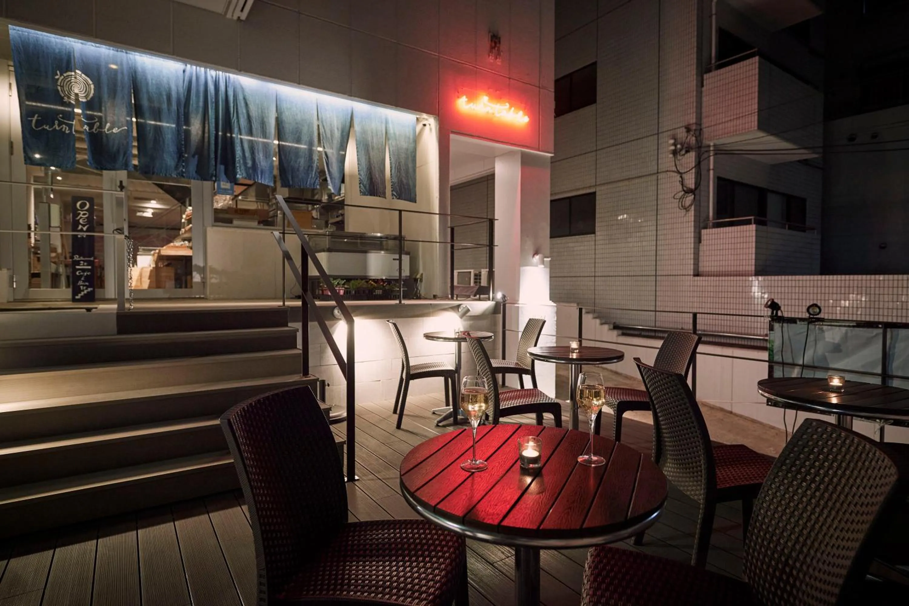 Restaurant/places to eat in Turn Table